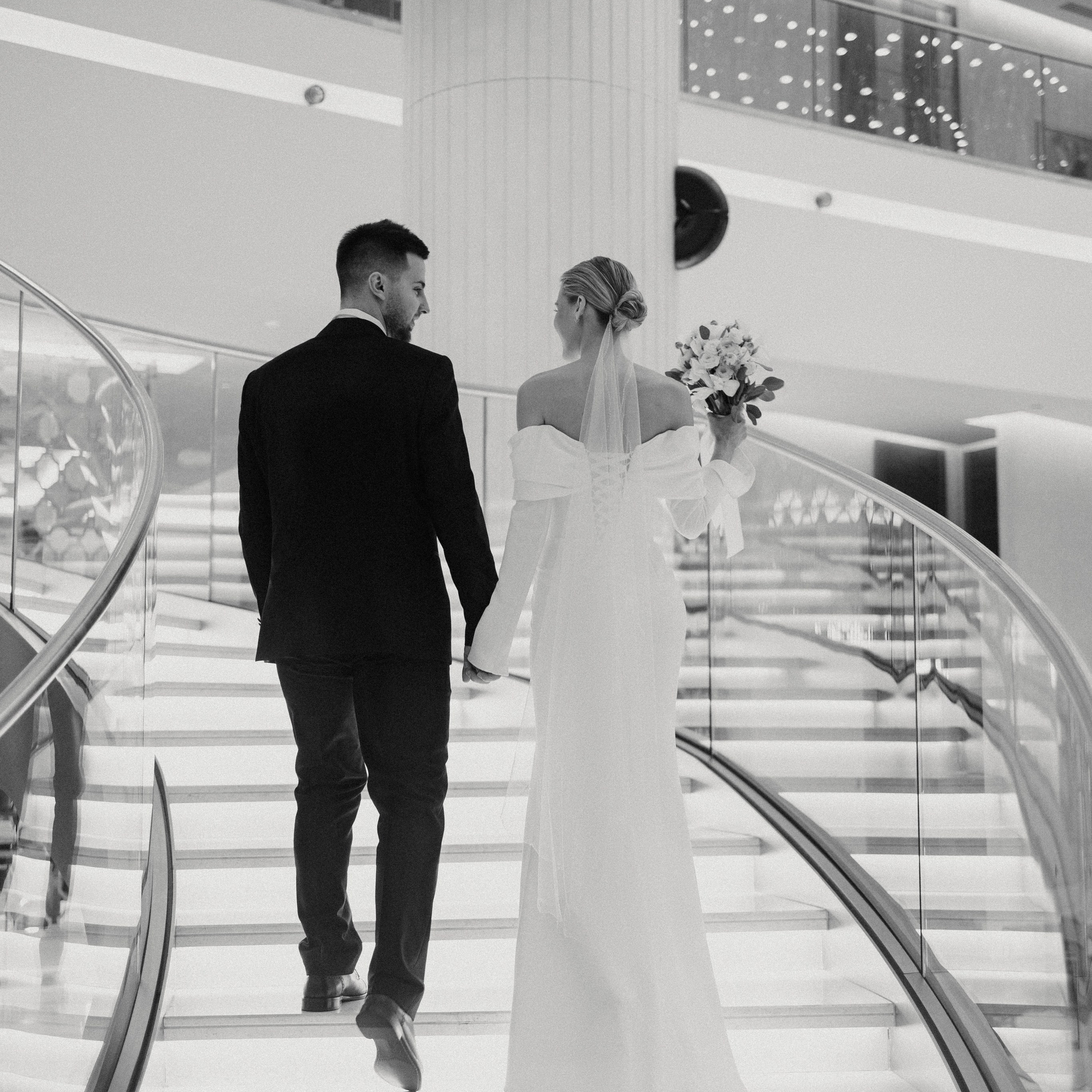 Свадебная фотосессия на стадионе Спартак. Свадебный фотограф в Москве. свадебная фотосессия Москва. Фотограф в Москве Валерия Рожкова