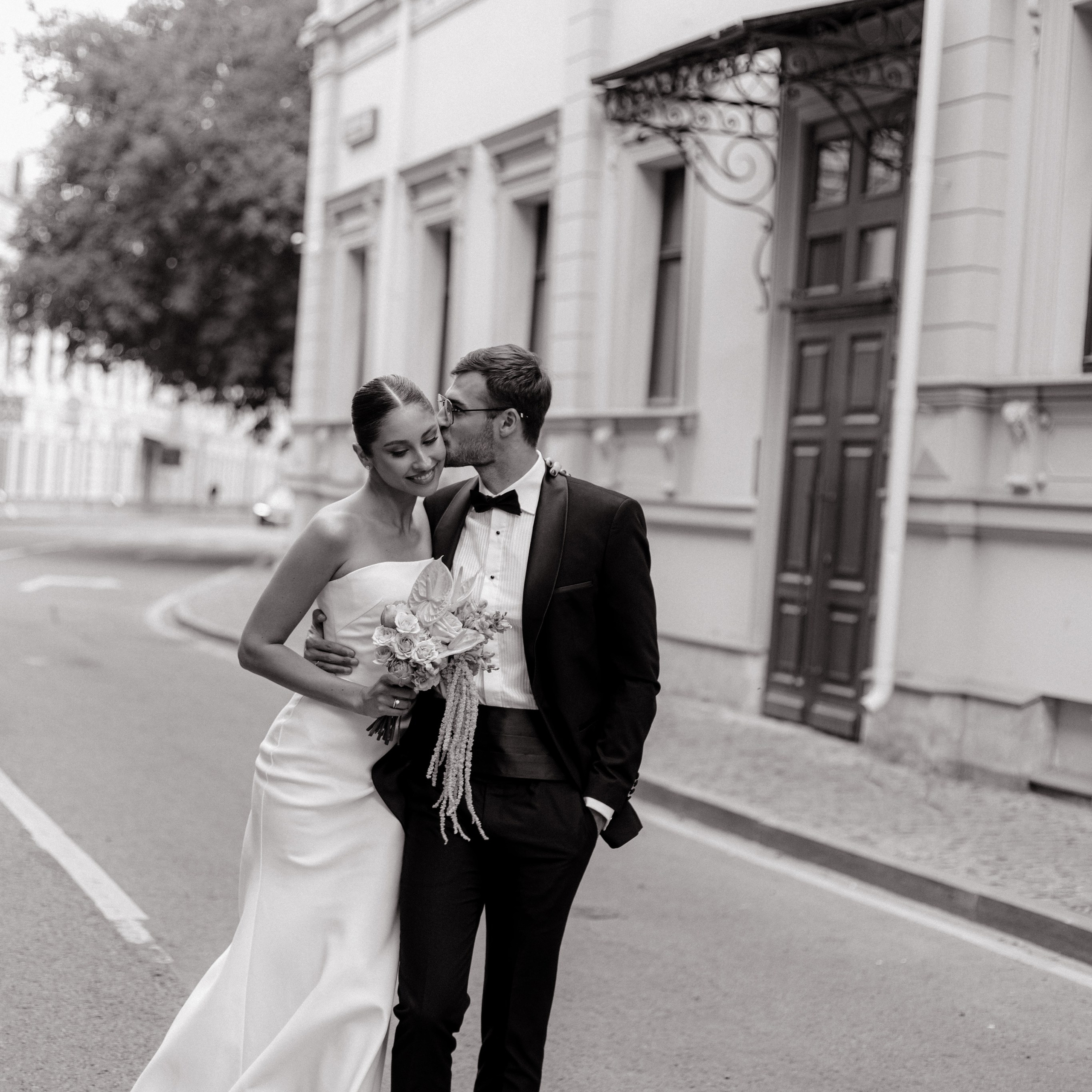 Фотосессия с кабриолетом в Москве свадебная. Свадебный фотограф Москва. Фотограф в Москве Валерия Рожкова