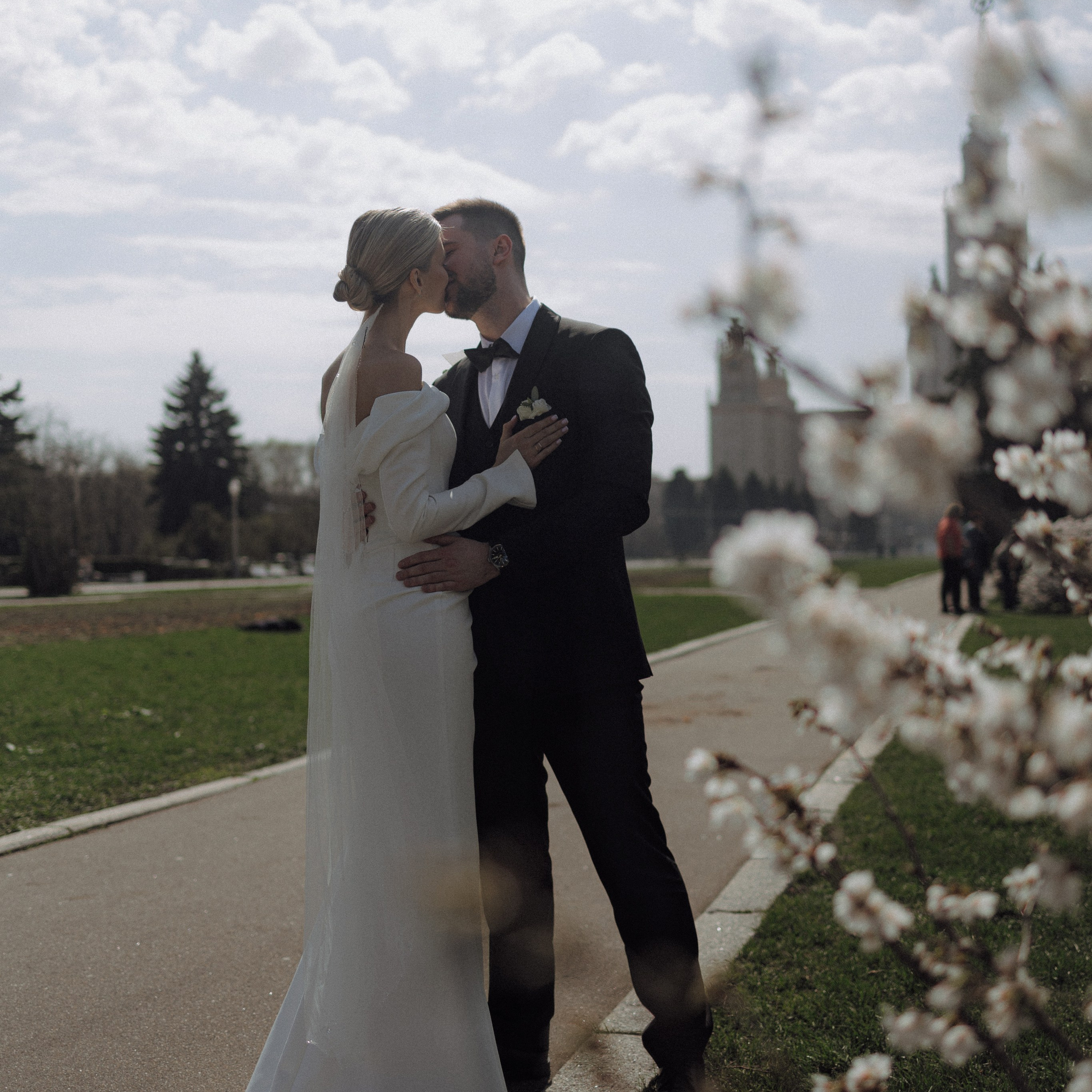 Свадебная фотосессия на стадионе Спартак. Свадебный фотограф в Москве. свадебная фотосессия Москва. Фотограф в Москве Валерия Рожкова