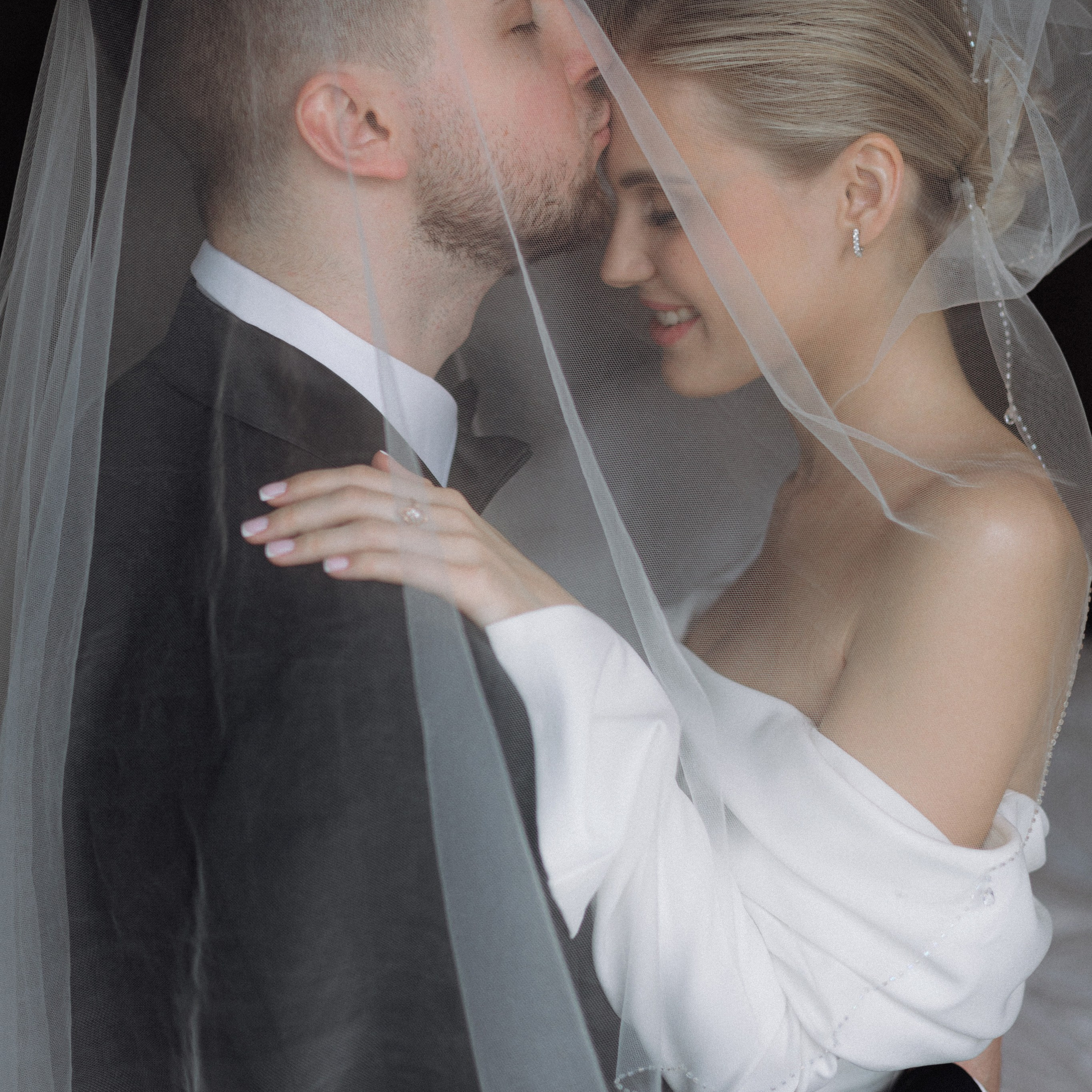 Свадебная фотосессия на стадионе Спартак. Свадебный фотограф в Москве. свадебная фотосессия Москва. Фотограф в Москве Валерия Рожкова