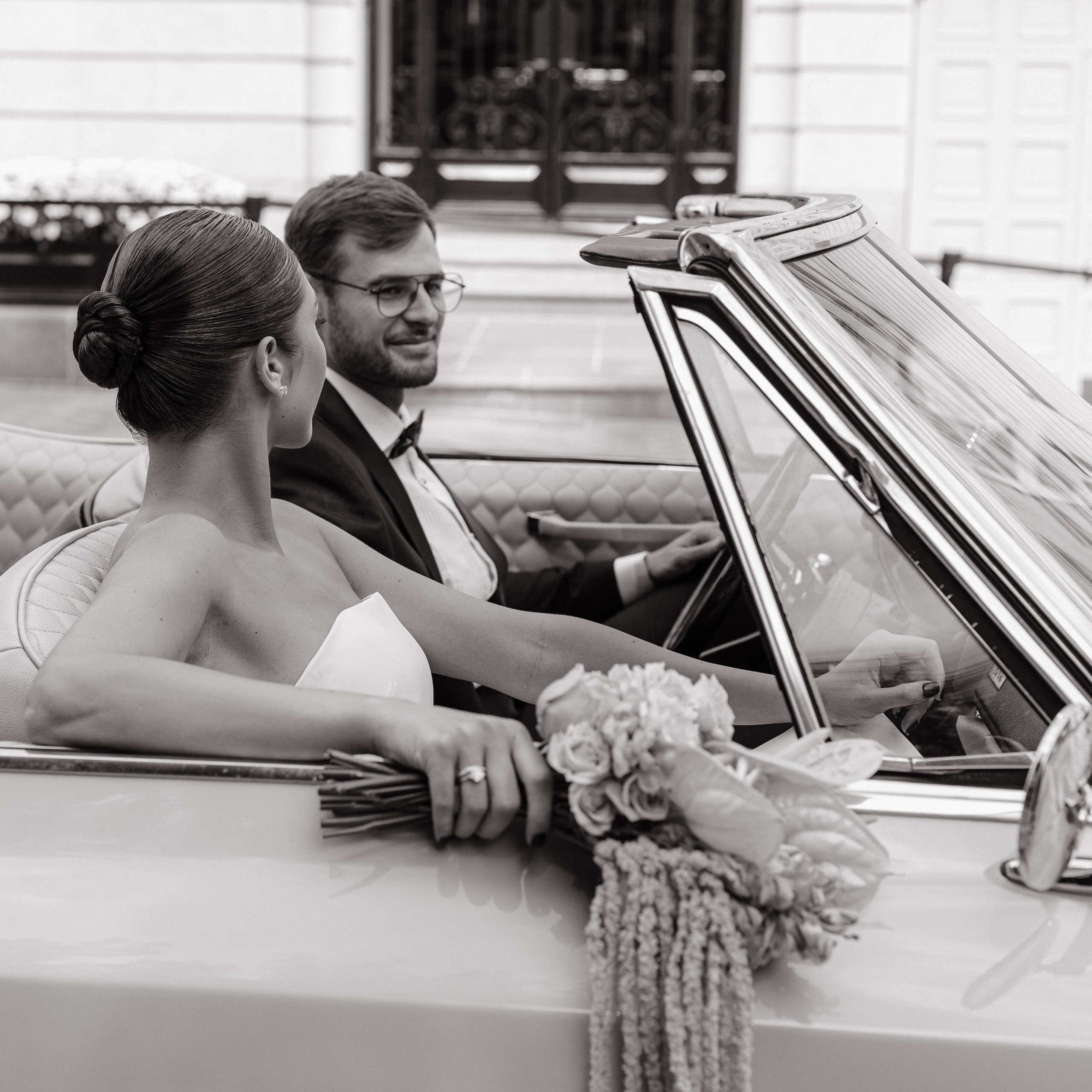 Фотосессия с кабриолетом в Москве свадебная. Свадебный фотограф Москва. Фотограф в Москве Валерия Рожкова