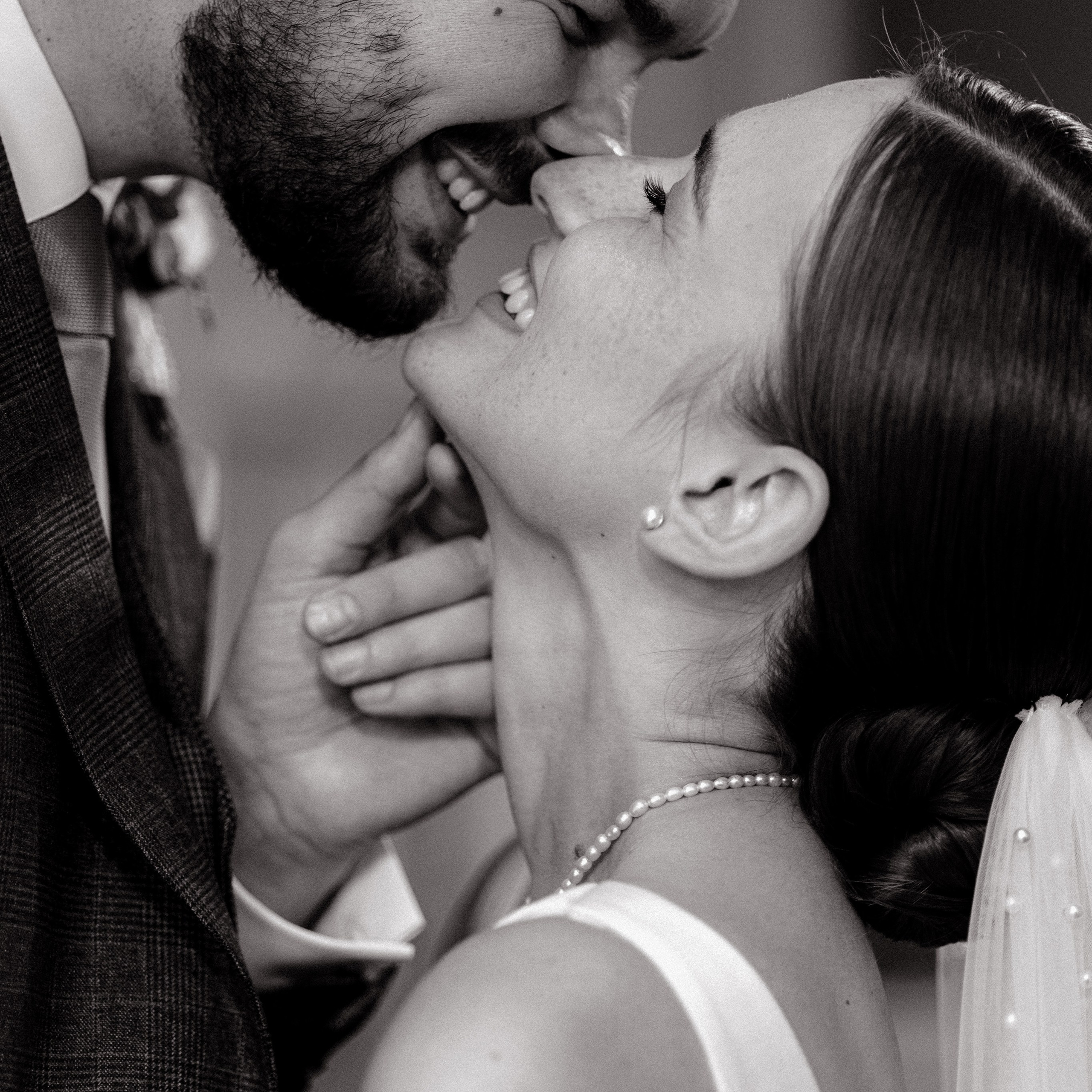 Портфолио свадебного фотографа в Москве. Фотосессия с лошадьми Москва. Фотограф на свадьбу в Москве. Свадебная фотосессия на черном фоне. Фотограф в Москве Валерия Рожкова