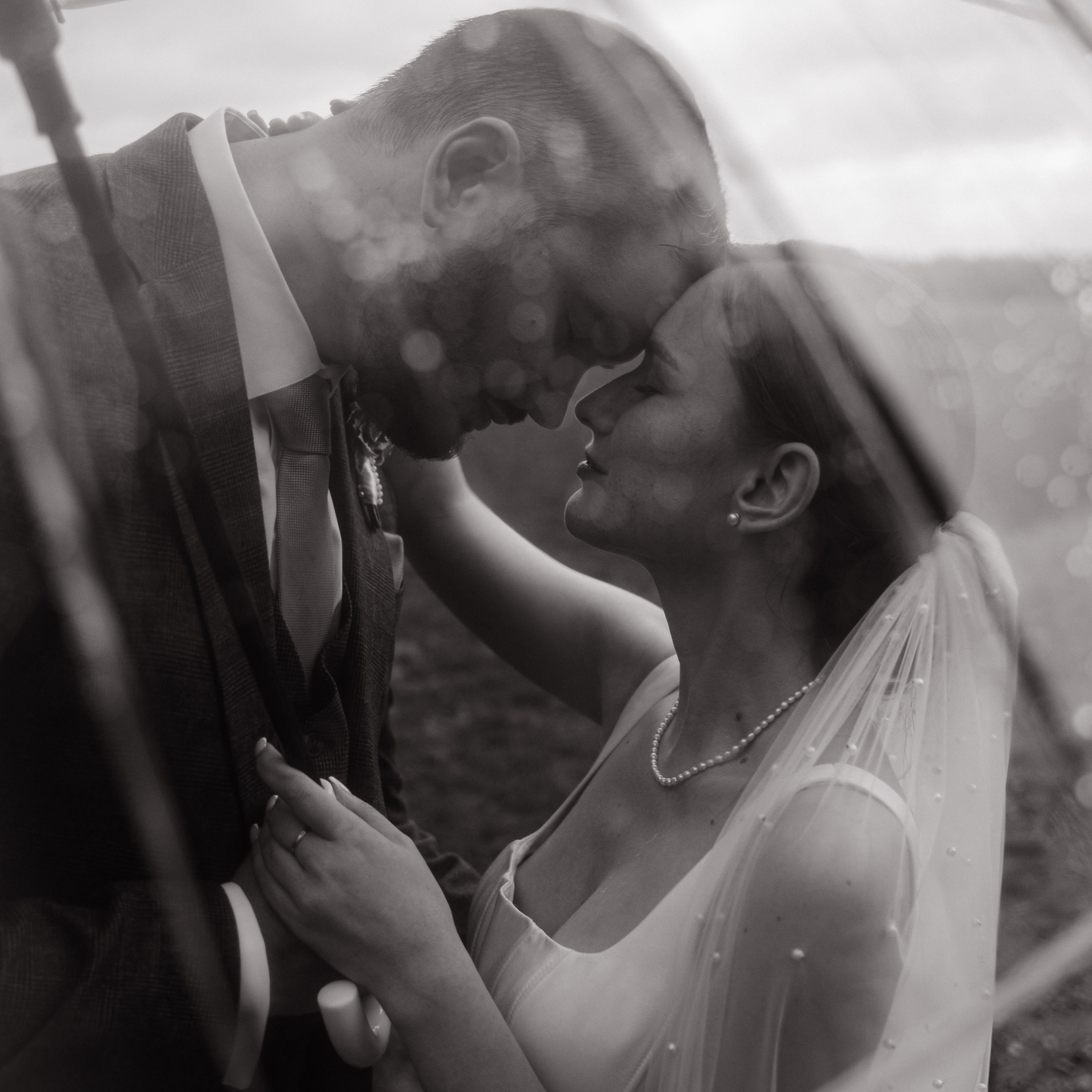 Портфолио свадебного фотографа в Москве. Фотосессия с лошадьми Москва. Фотограф на свадьбу в Москве. Свадебная фотосессия на черном фоне. Фотограф в Москве Валерия Рожкова