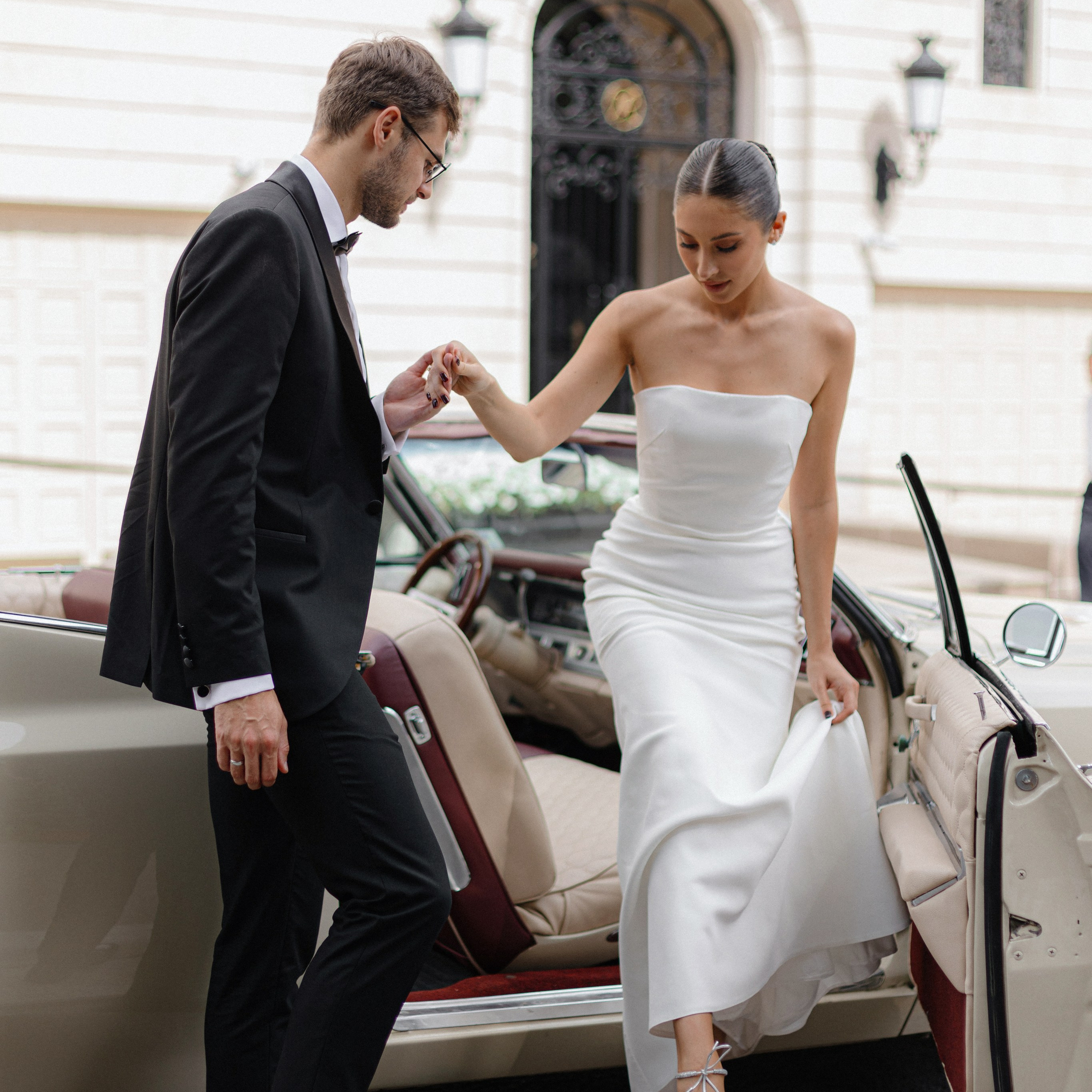 Фотосессия с кабриолетом в Москве свадебная. Свадебный фотограф Москва. Фотограф в Москве Валерия Рожкова