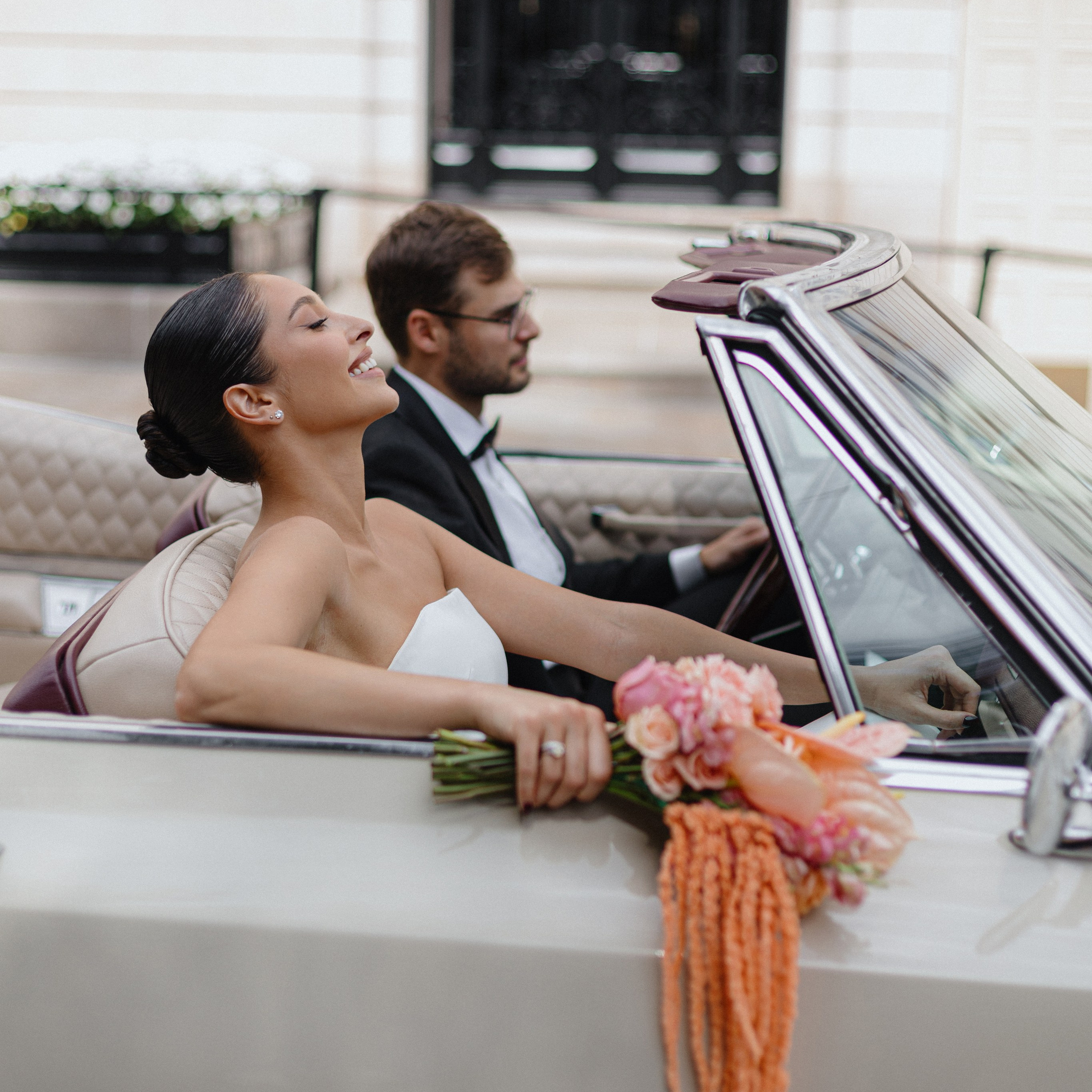 Фотосессия с кабриолетом в Москве свадебная. Свадебный фотограф Москва. Фотограф в Москве Валерия Рожкова