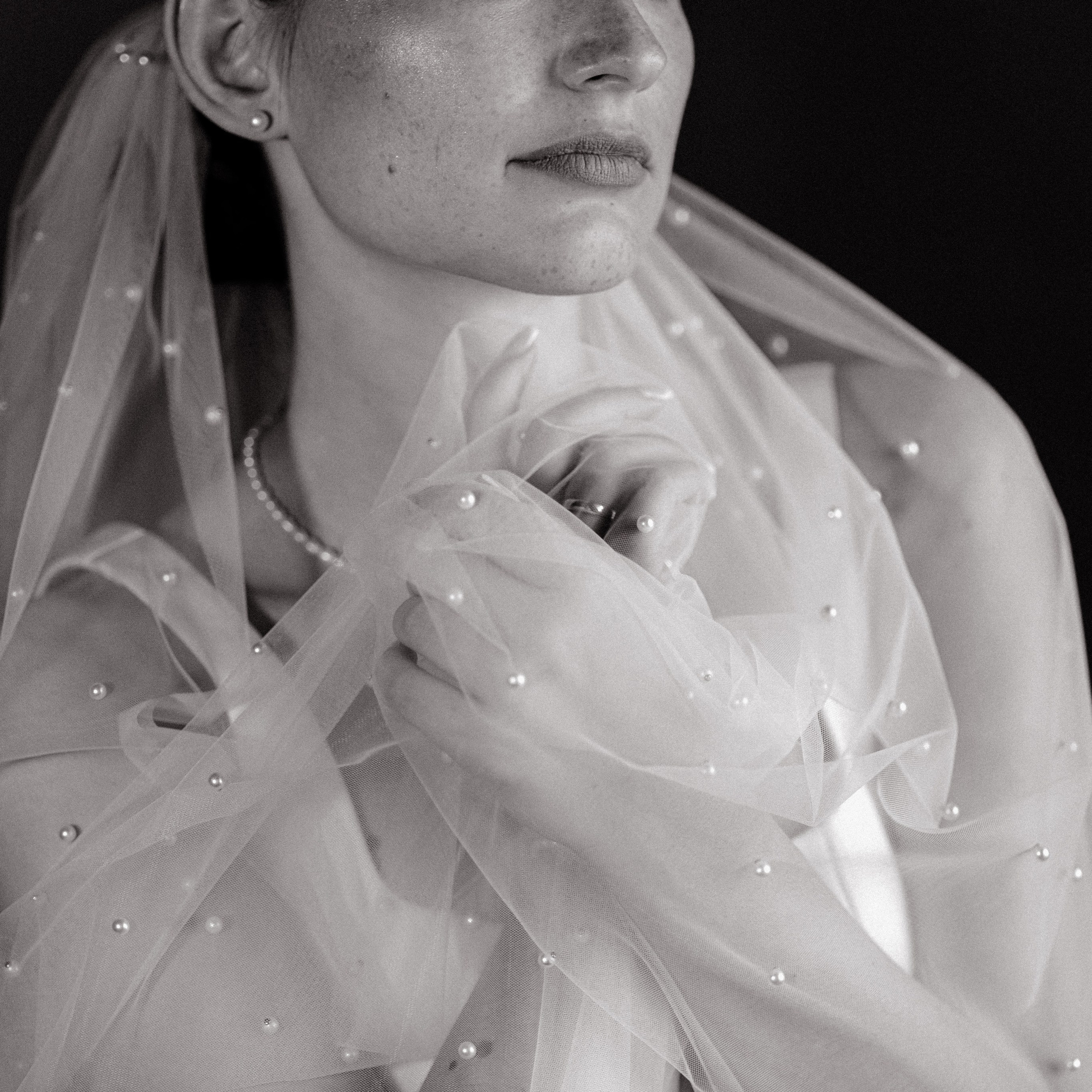 Портфолио свадебного фотографа в Москве. Фотосессия с лошадьми Москва. Фотограф на свадьбу в Москве. Свадебная фотосессия на черном фоне. Фотограф в Москве Валерия Рожкова