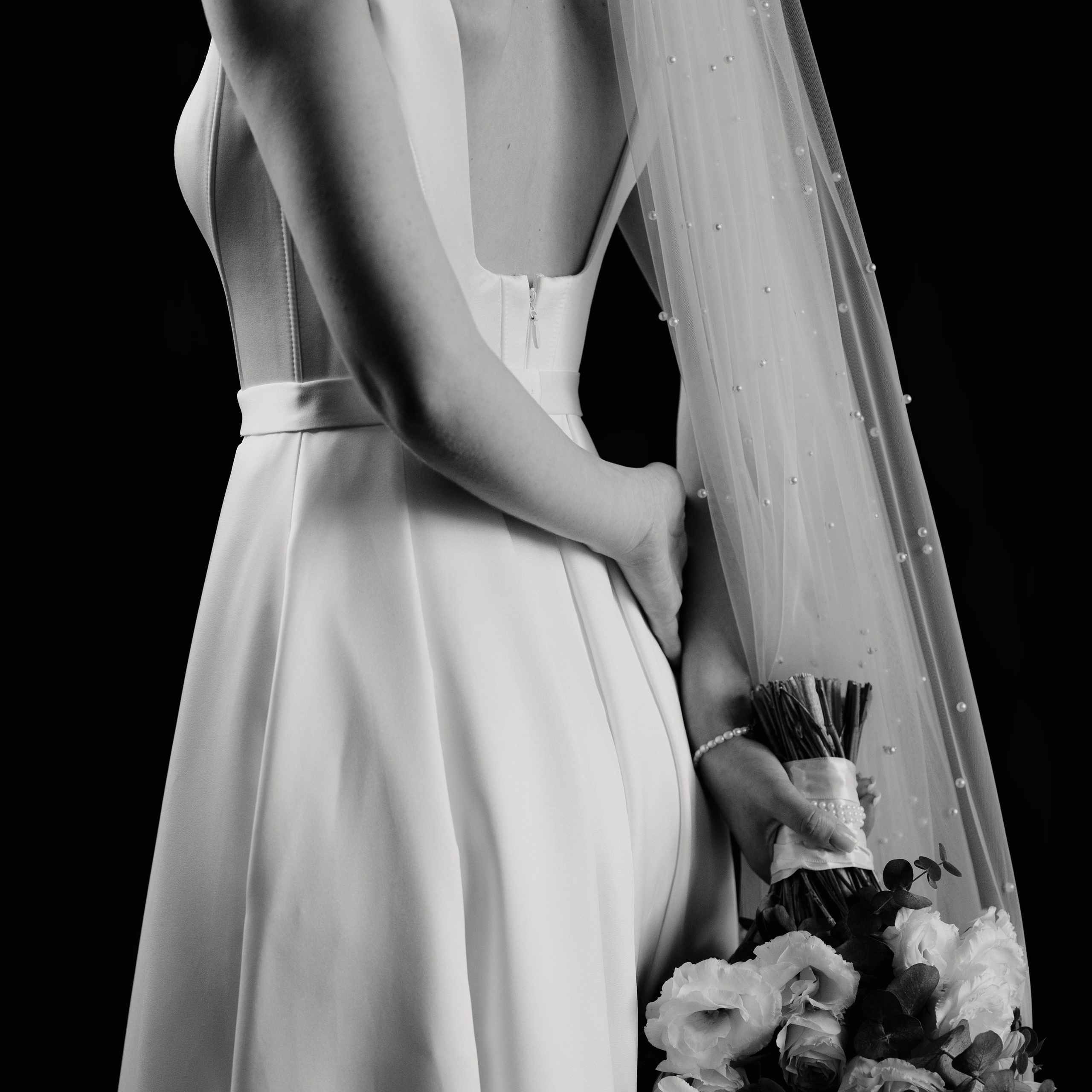 Портфолио свадебного фотографа в Москве. Фотосессия с лошадьми Москва. Фотограф на свадьбу в Москве. Свадебная фотосессия на черном фоне. Фотограф в Москве Валерия Рожкова