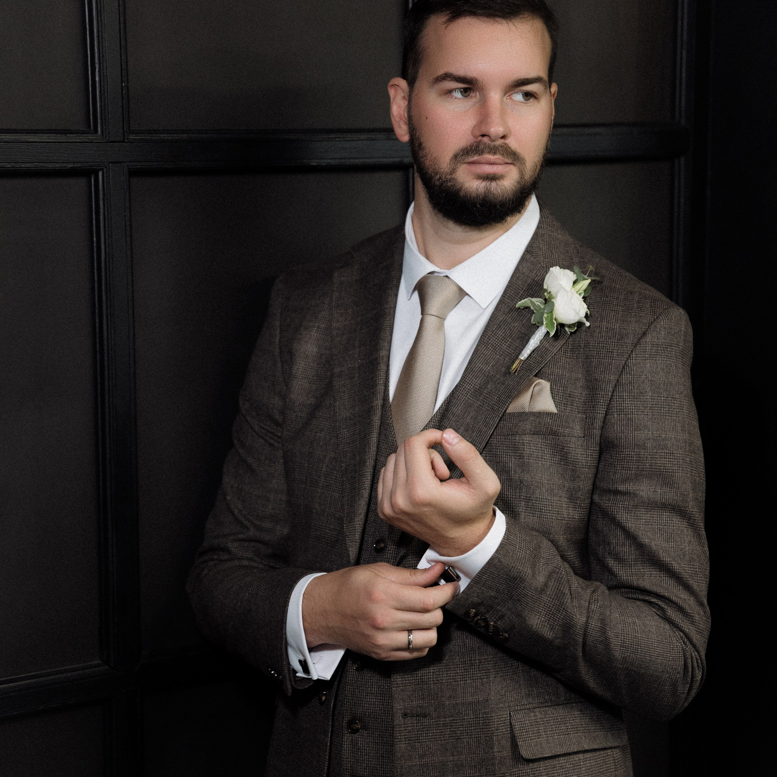 Портфолио свадебного фотографа в Москве. Фотосессия с лошадьми Москва. Фотограф на свадьбу в Москве. Свадебная фотосессия на черном фоне. Фотограф в Москве Валерия Рожкова