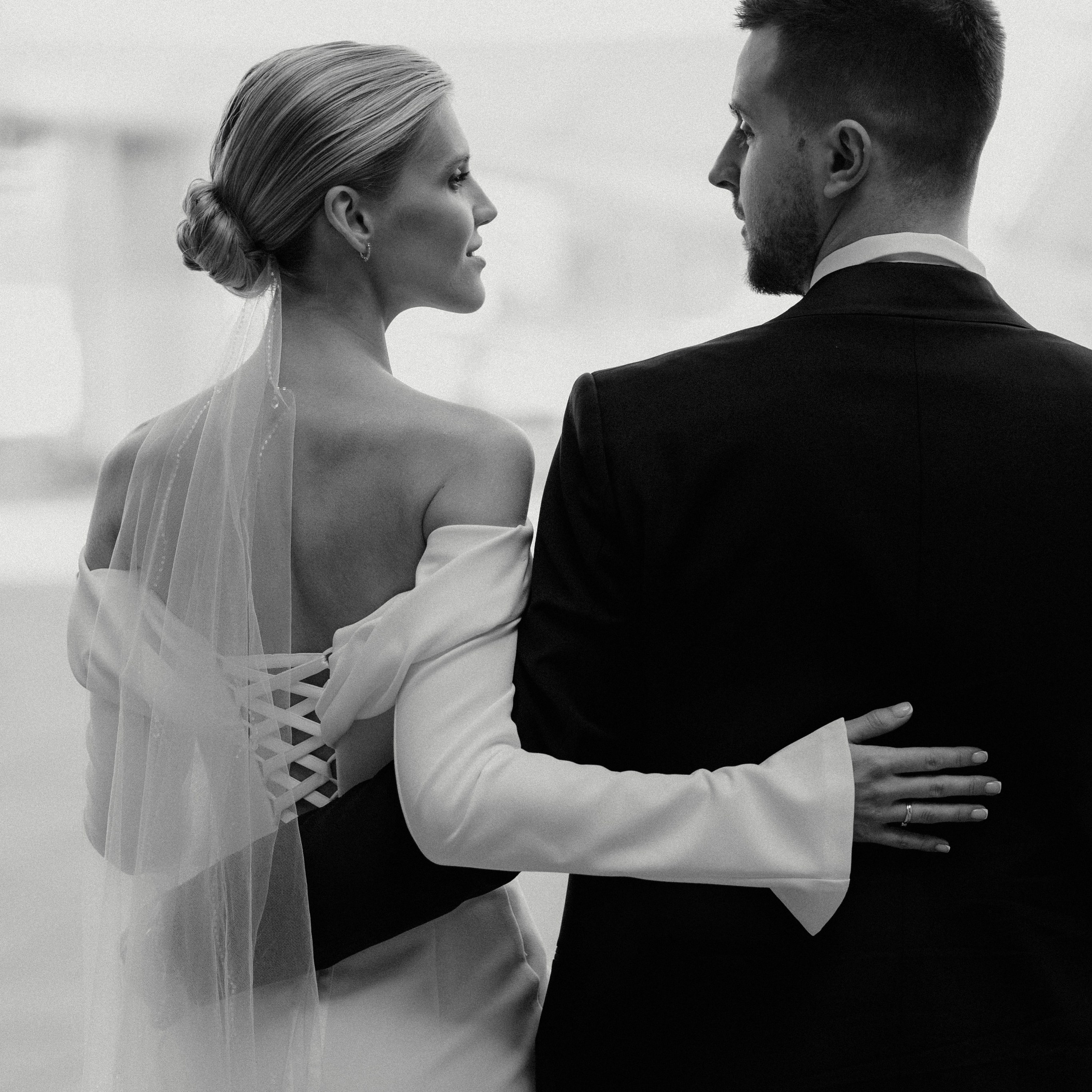 Свадебная фотосессия на стадионе Спартак. Свадебный фотограф в Москве. свадебная фотосессия Москва. Фотограф в Москве Валерия Рожкова