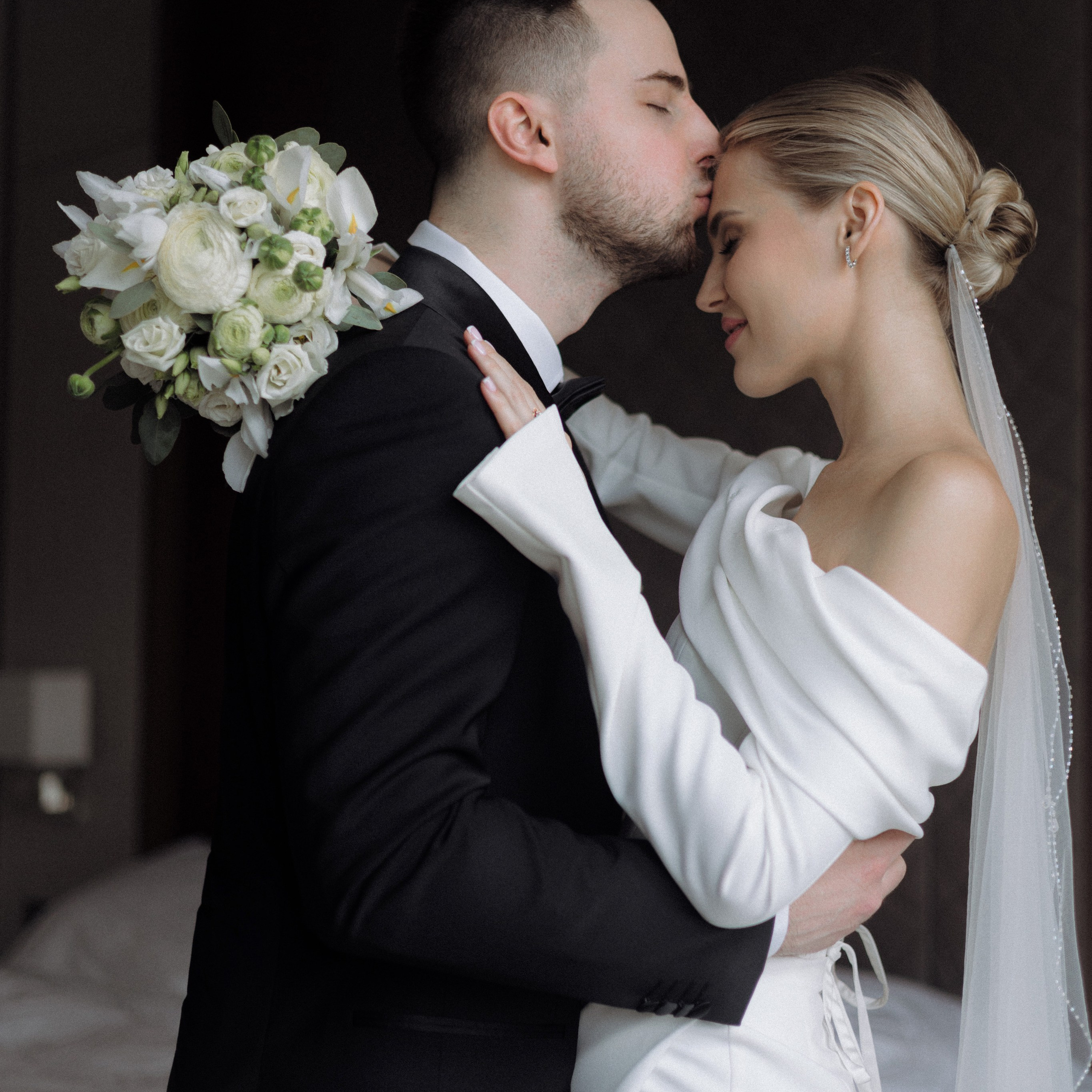 Свадебная фотосессия на стадионе Спартак. Свадебный фотограф в Москве. свадебная фотосессия Москва. Фотограф в Москве Валерия Рожкова