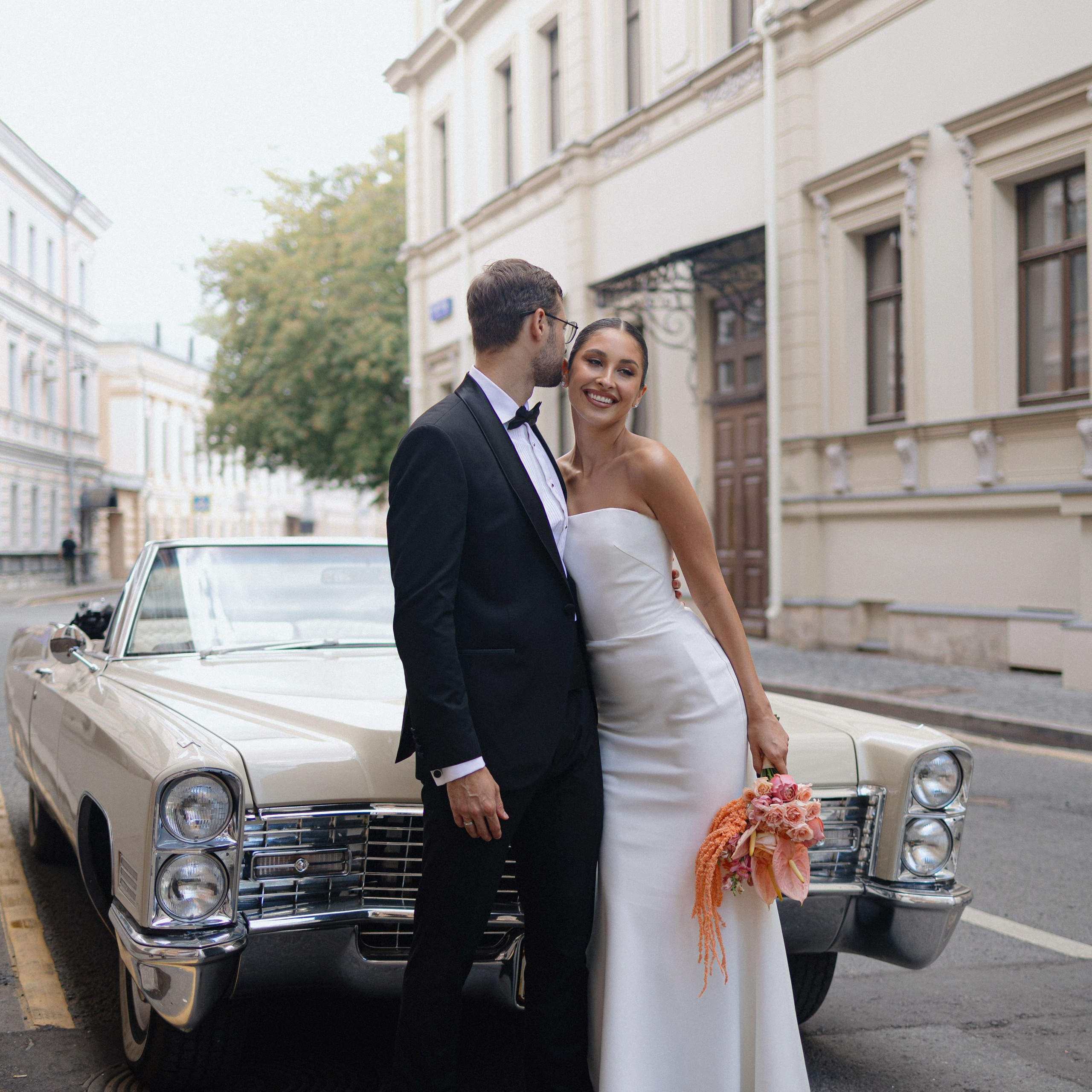 Фотосессия с кабриолетом в Москве свадебная. Свадебный фотограф Москва. Фотограф в Москве Валерия Рожкова