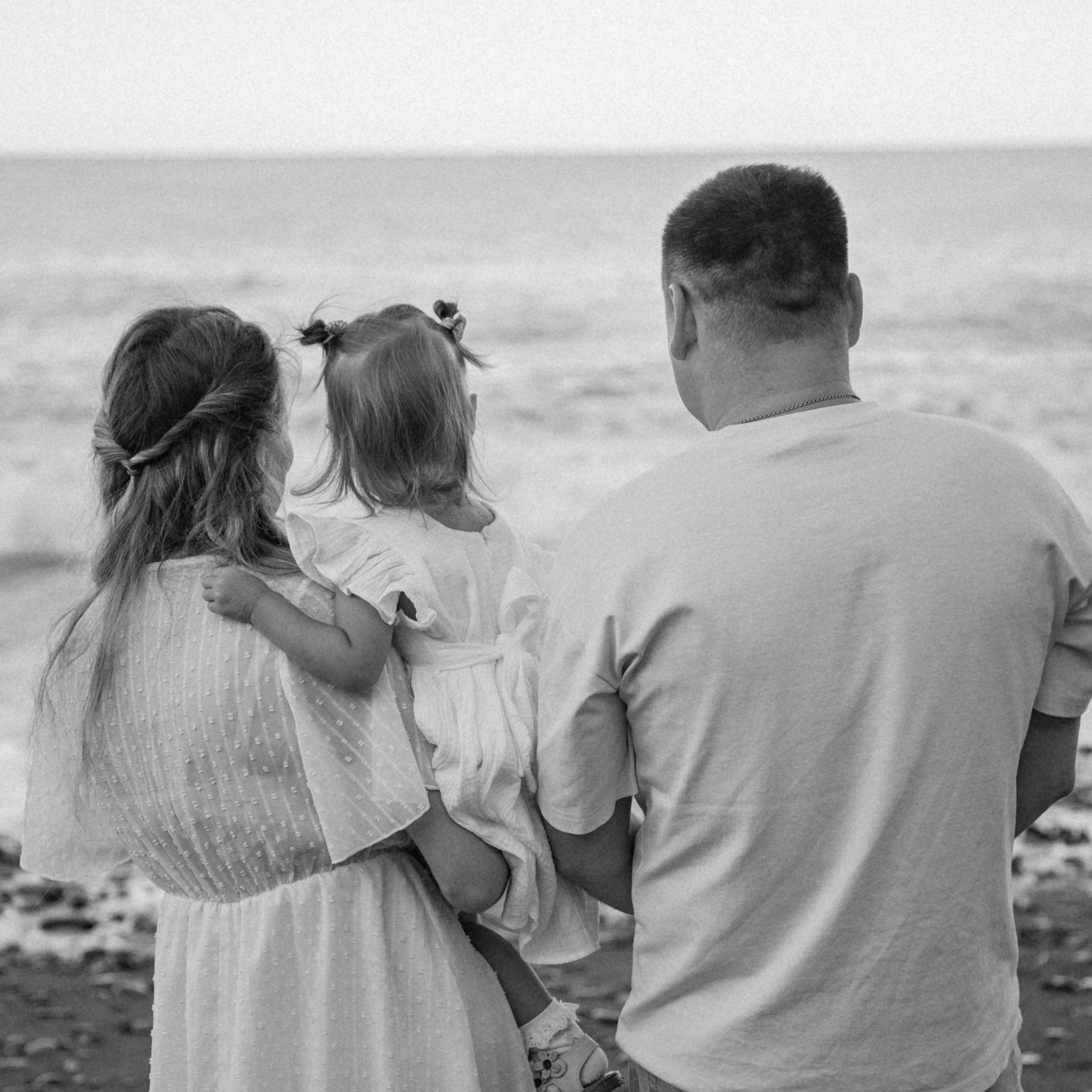 На рассвете у моря.