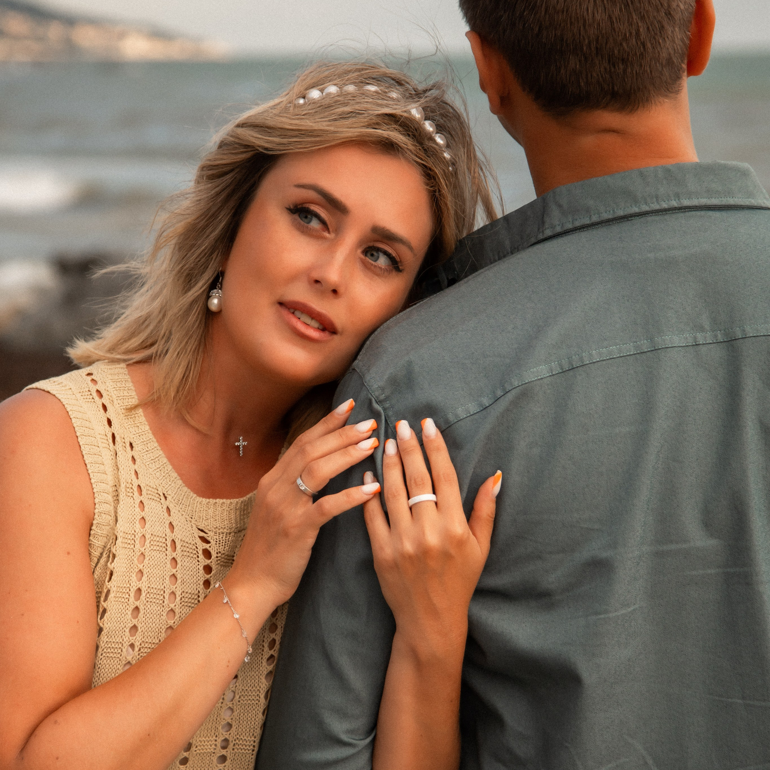 Прогулка у моря с мужем.