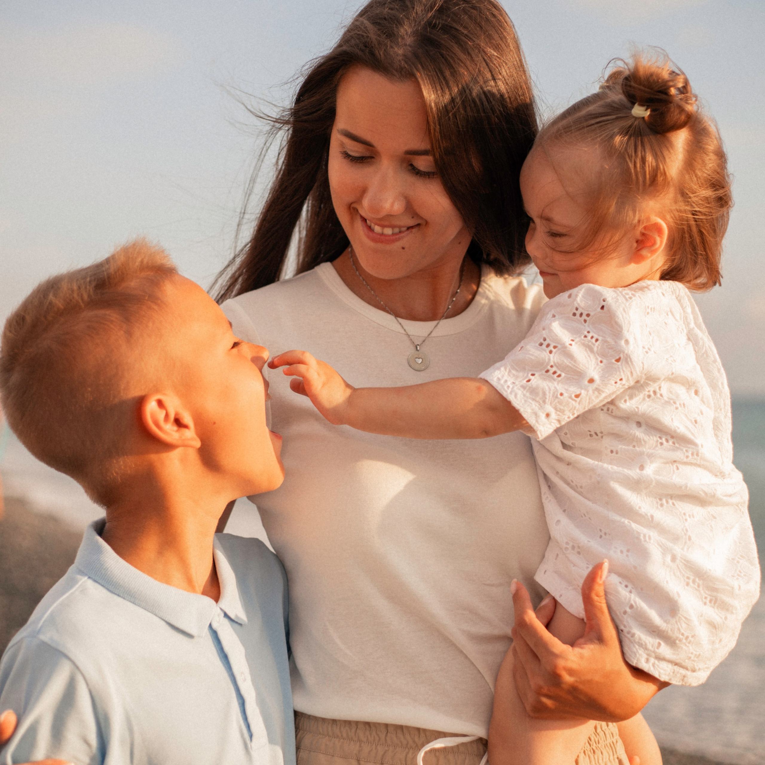 Мама — лучшее слово.