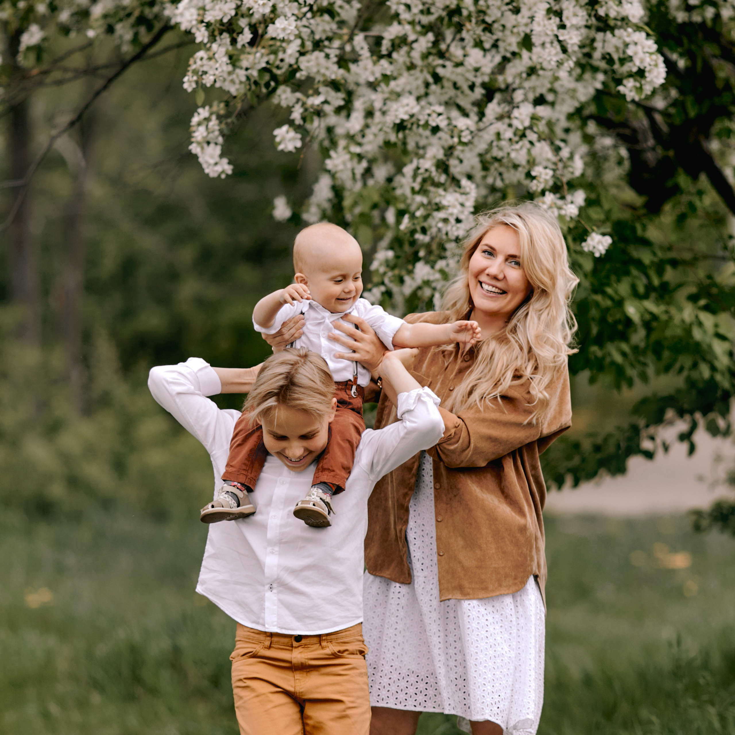 Цветущий май