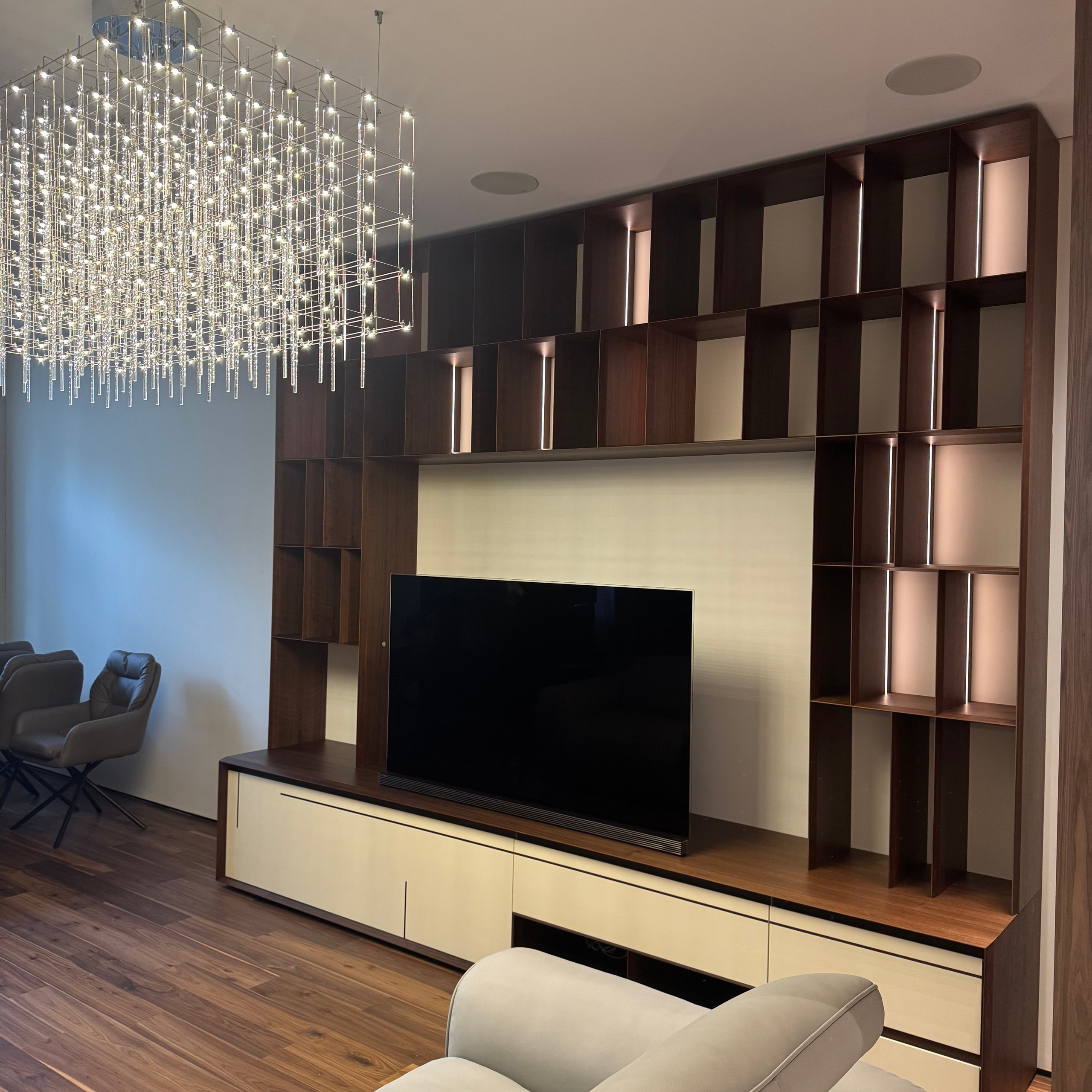 Сложное — возможное: невесомый стеллаж, вызов точности