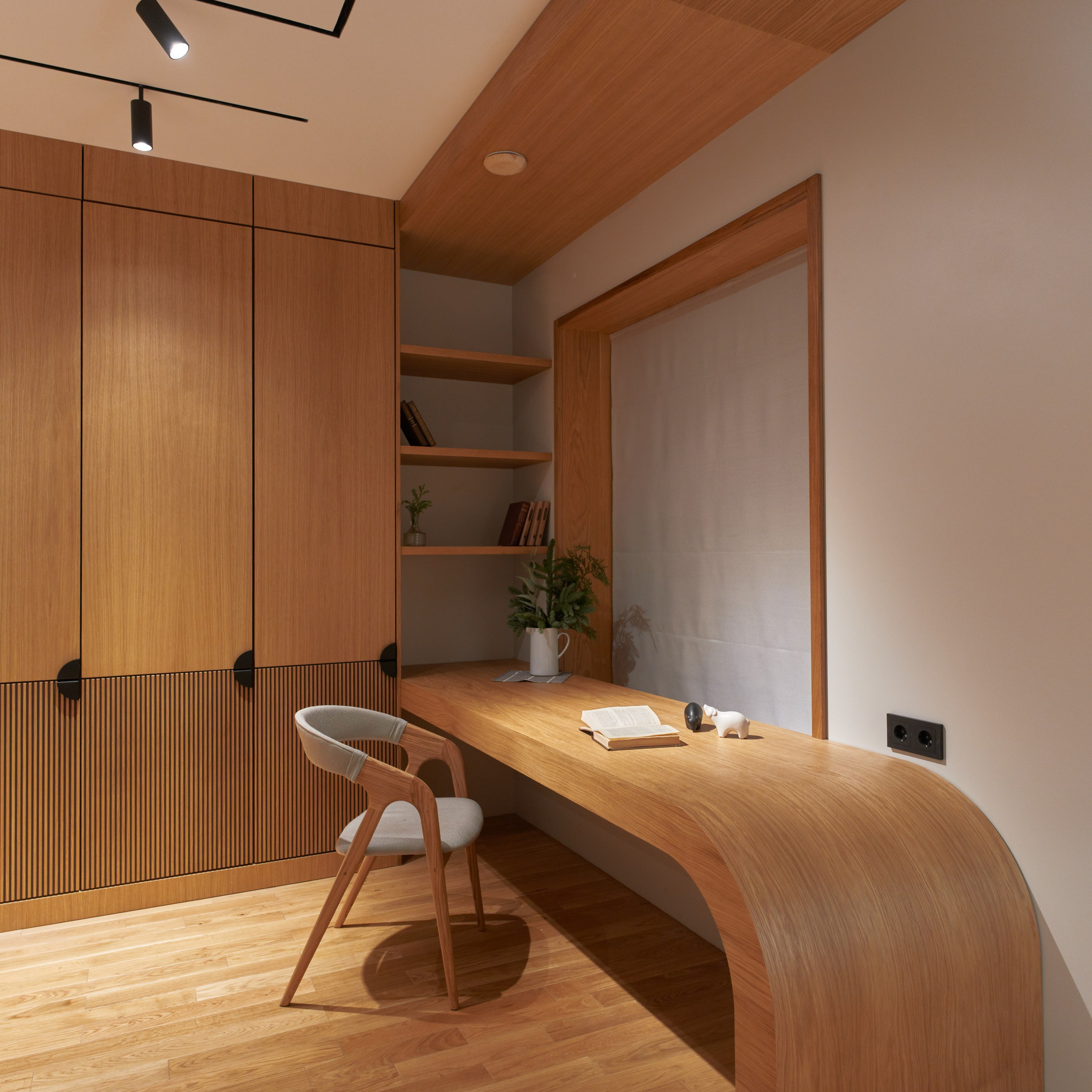 Сложное — возможное: радиусный стол с единой текстурой