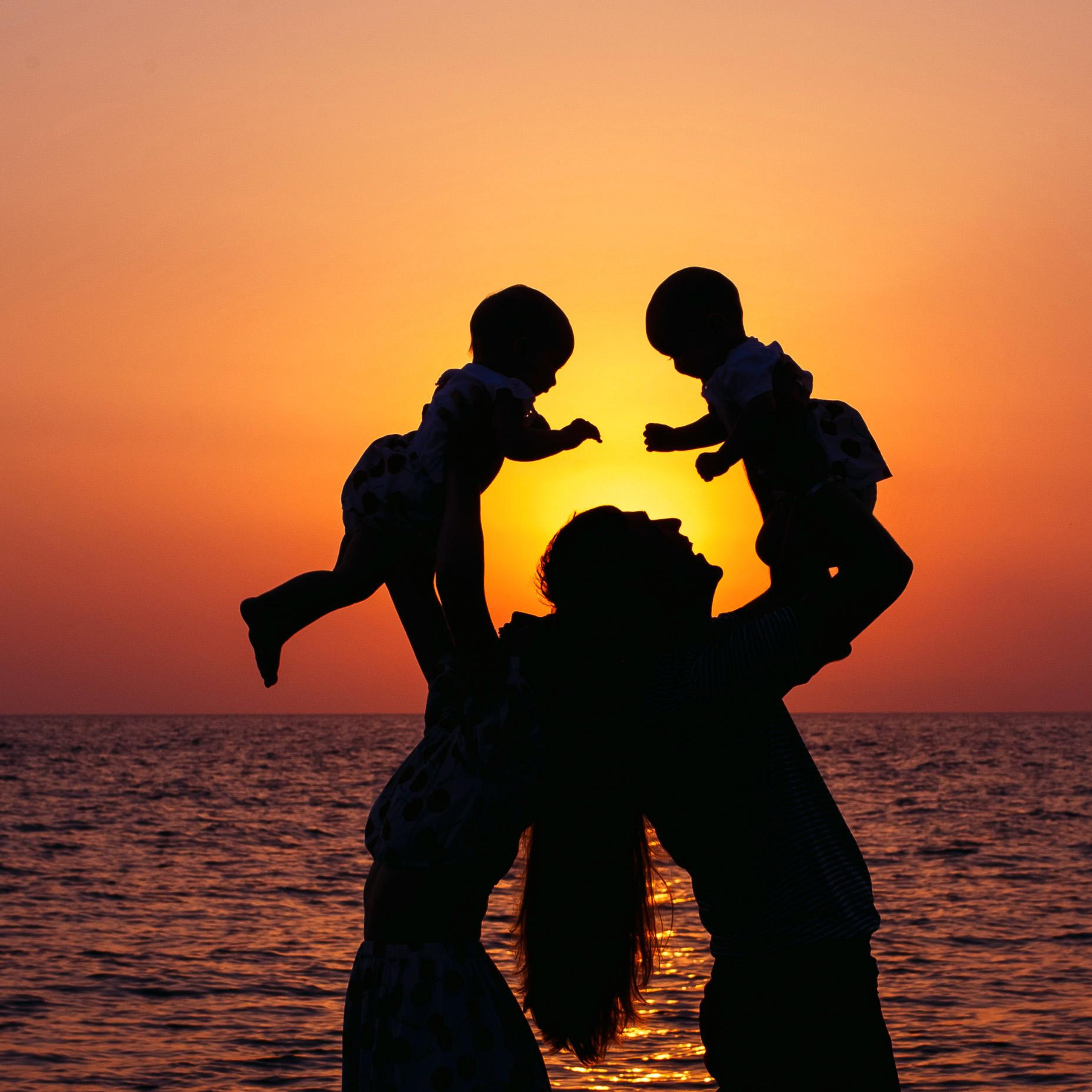 дружная семья, семейное фото, закат в кабардинке