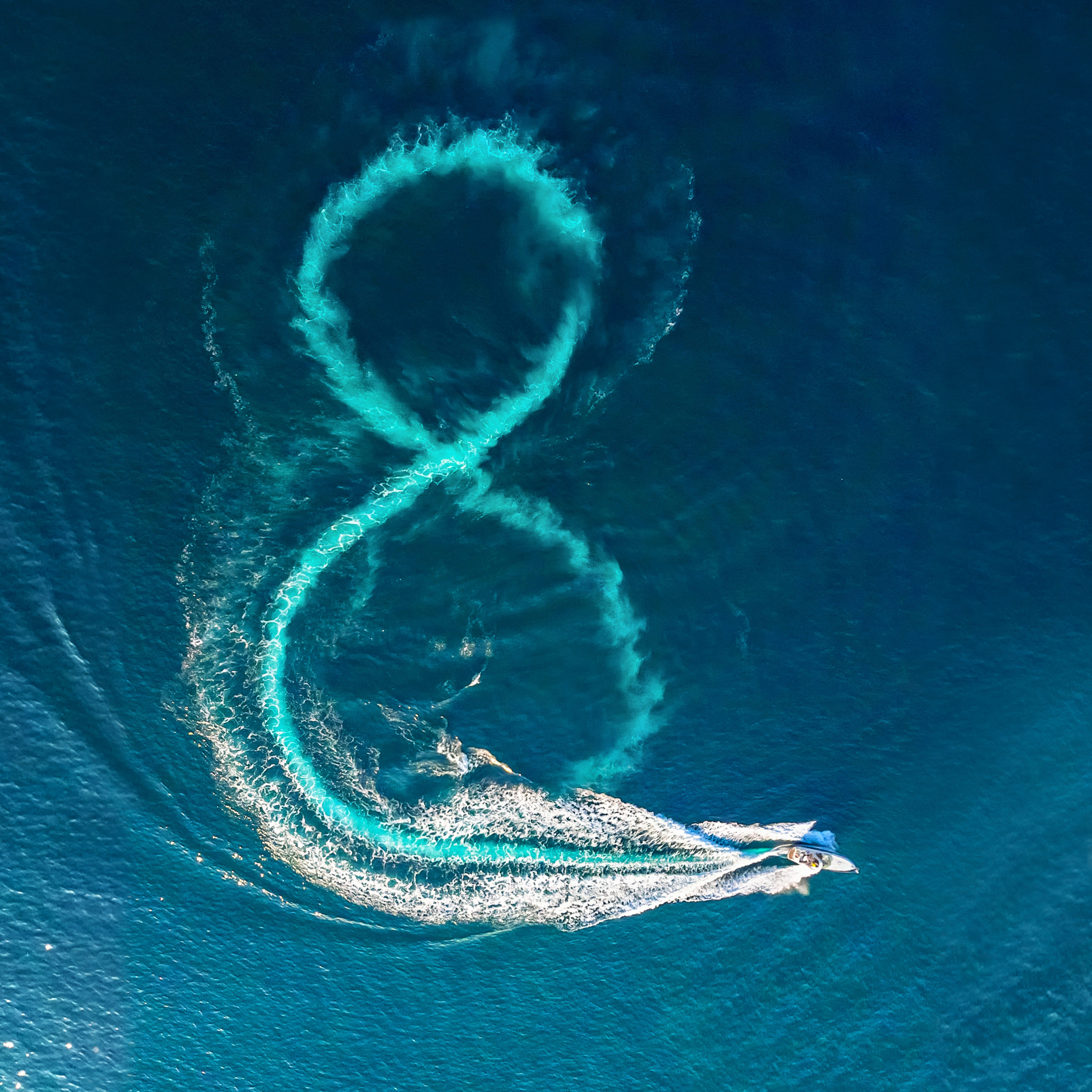 прогулки на катере, кабардинка, след на воде от катера