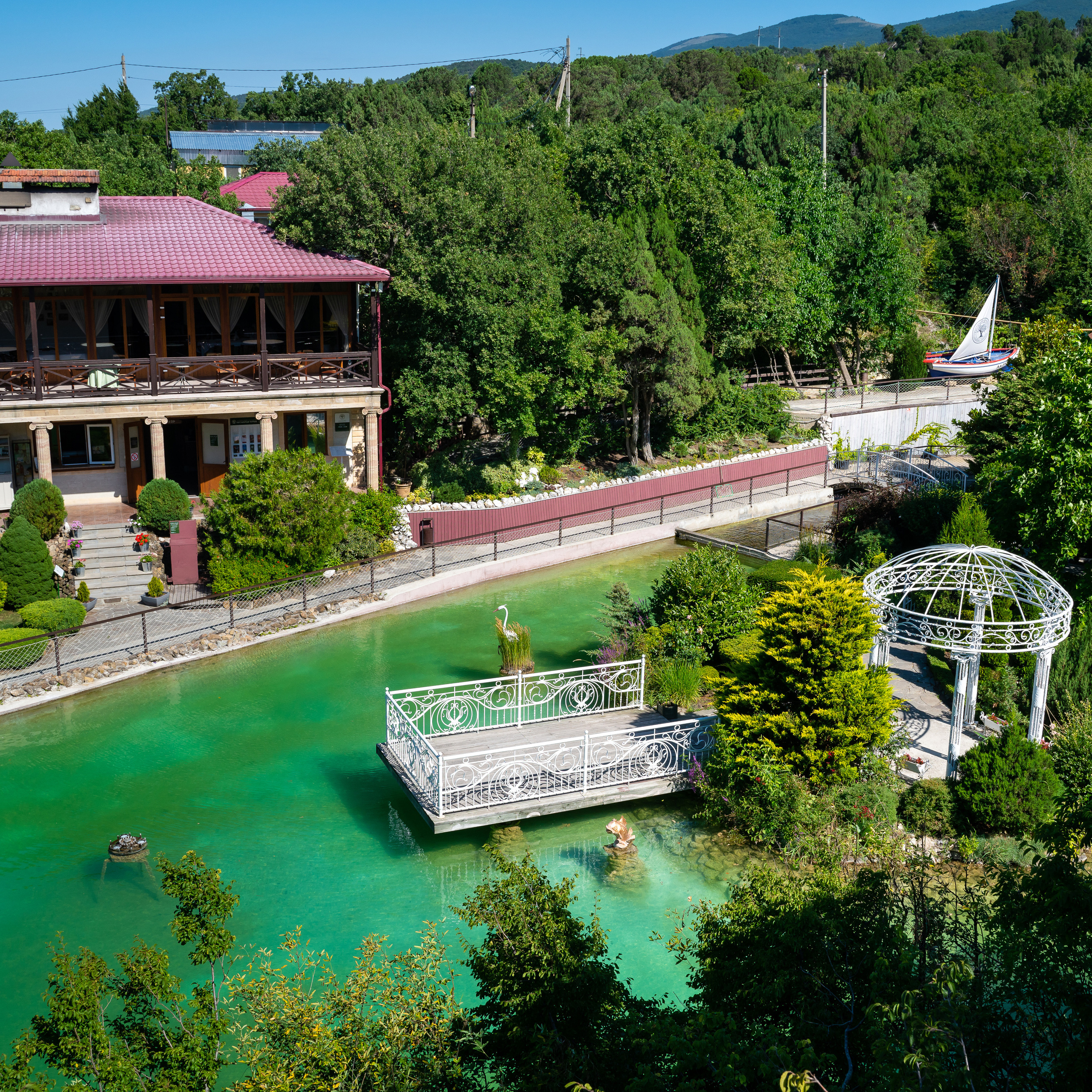 Кастальская купель, форелевое хозяйство в кабардинке
