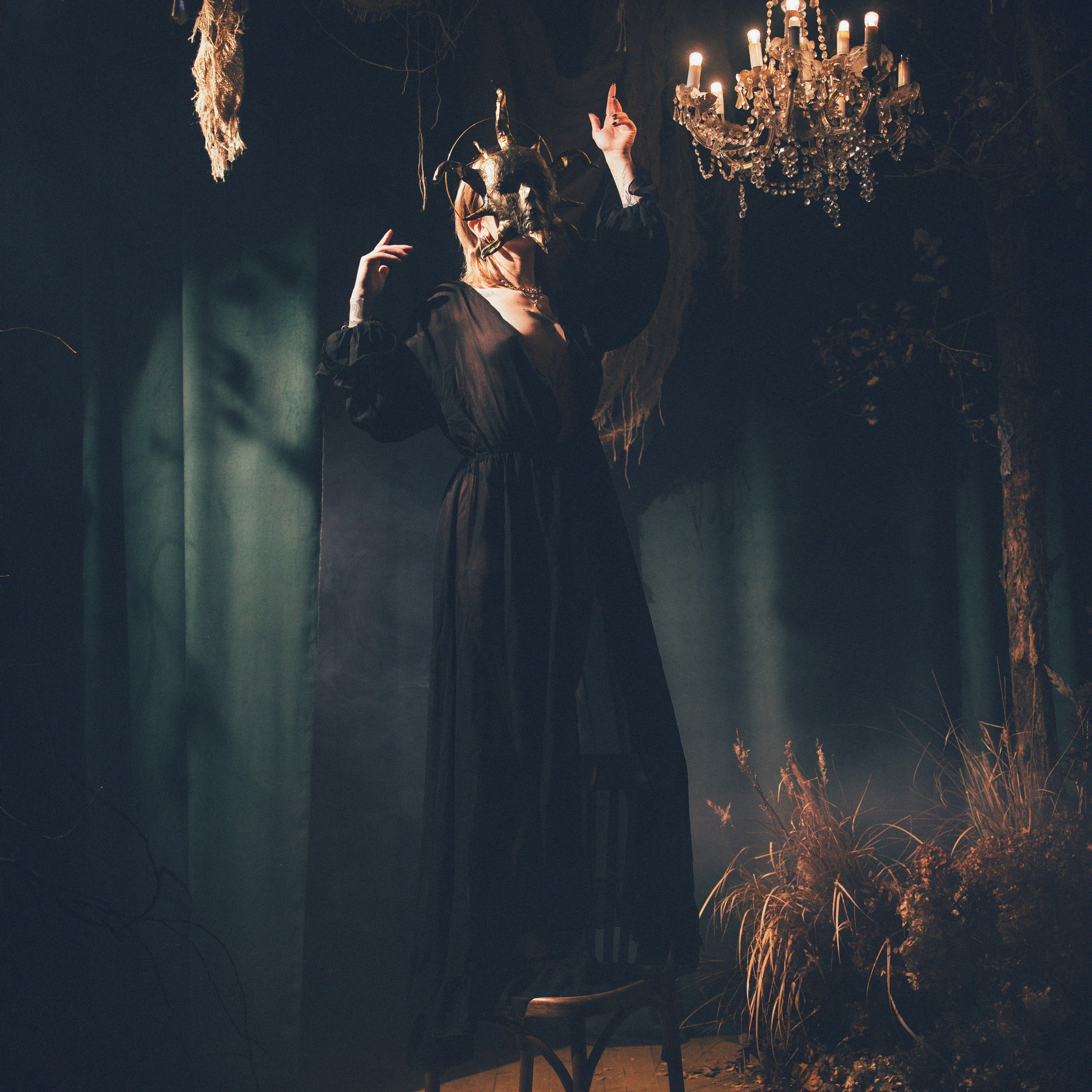 blæk sʌn ˈθɪətə