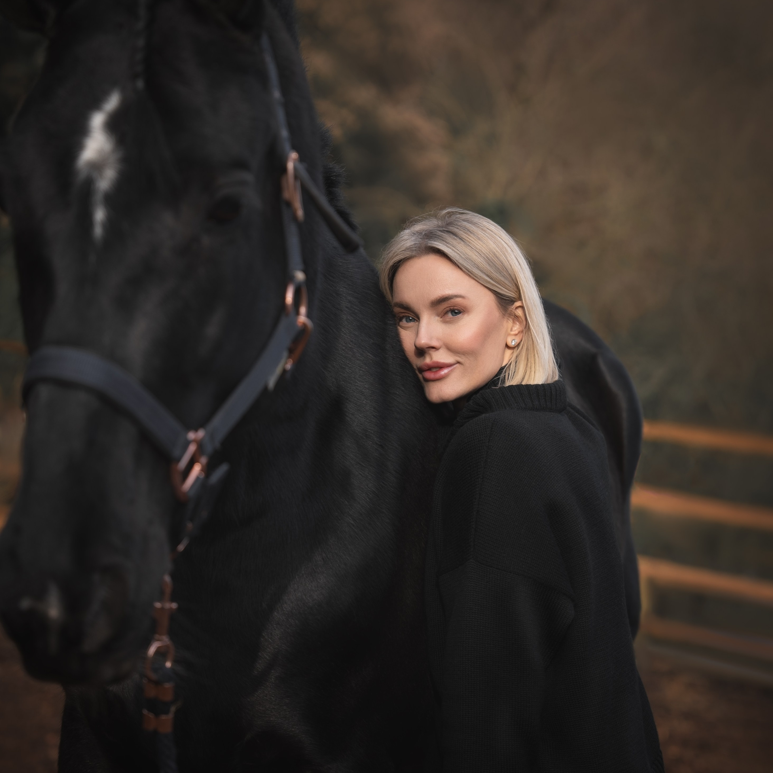 Мария и Космос — Художественная фотосессия с конем в Сочи