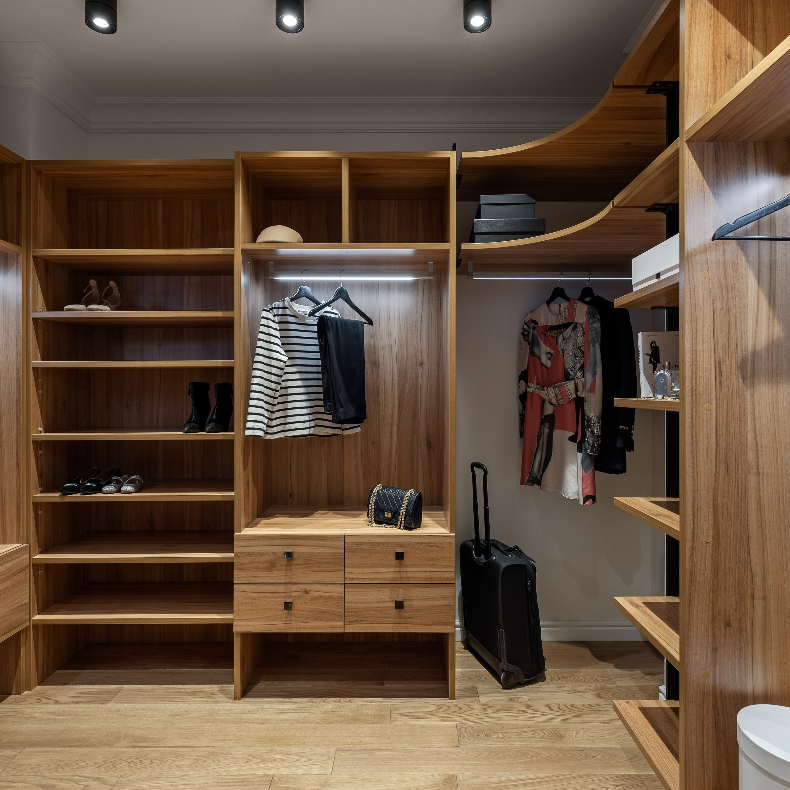 Наставнический пер., 129 м². Публикация в журнале ELLE Decoration. Дизайн интерьера домов и квартир в Москве