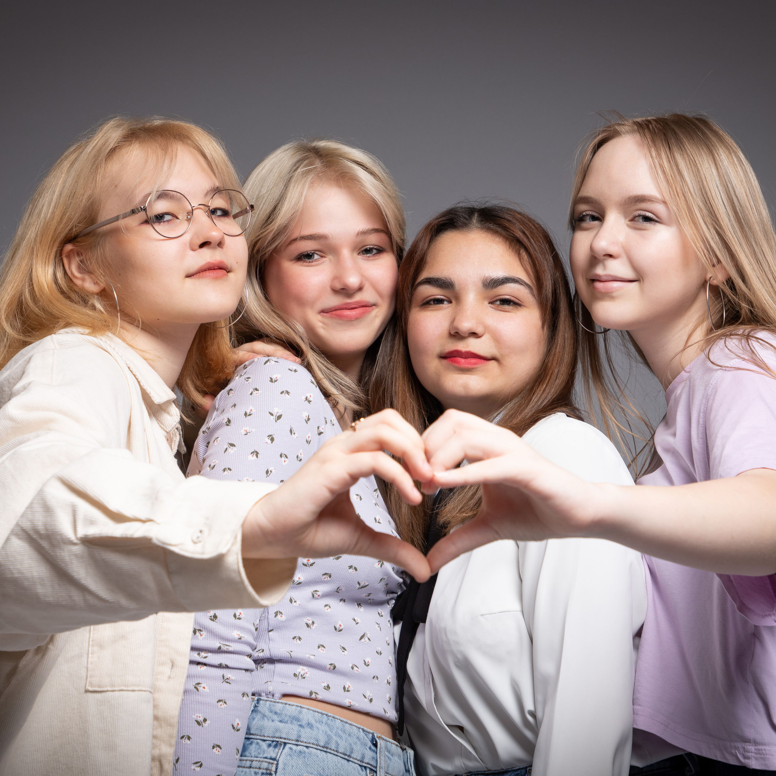 Девочки-подружки 9 класс