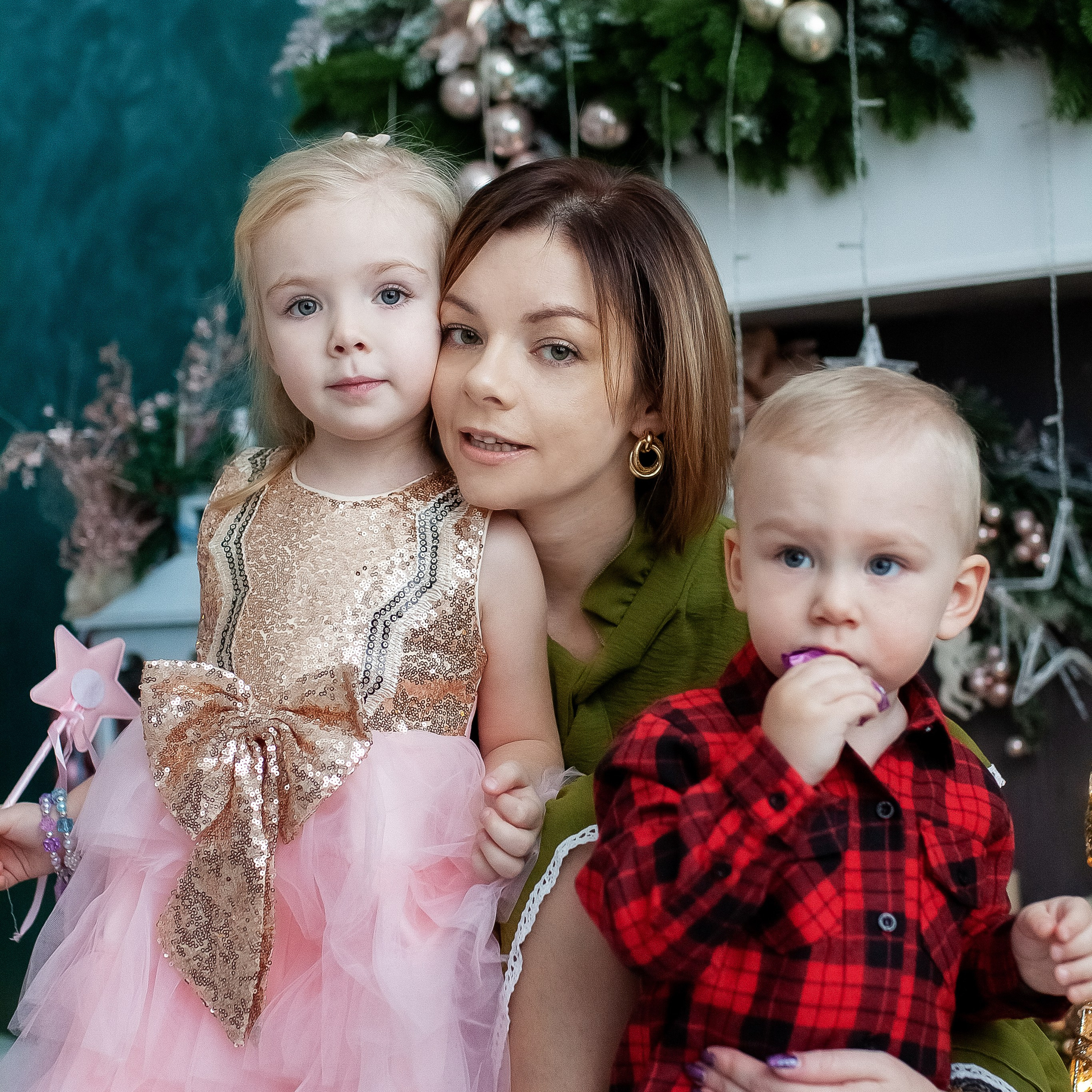 Маша, Алиса и Костя. Новогодняя съёмка.