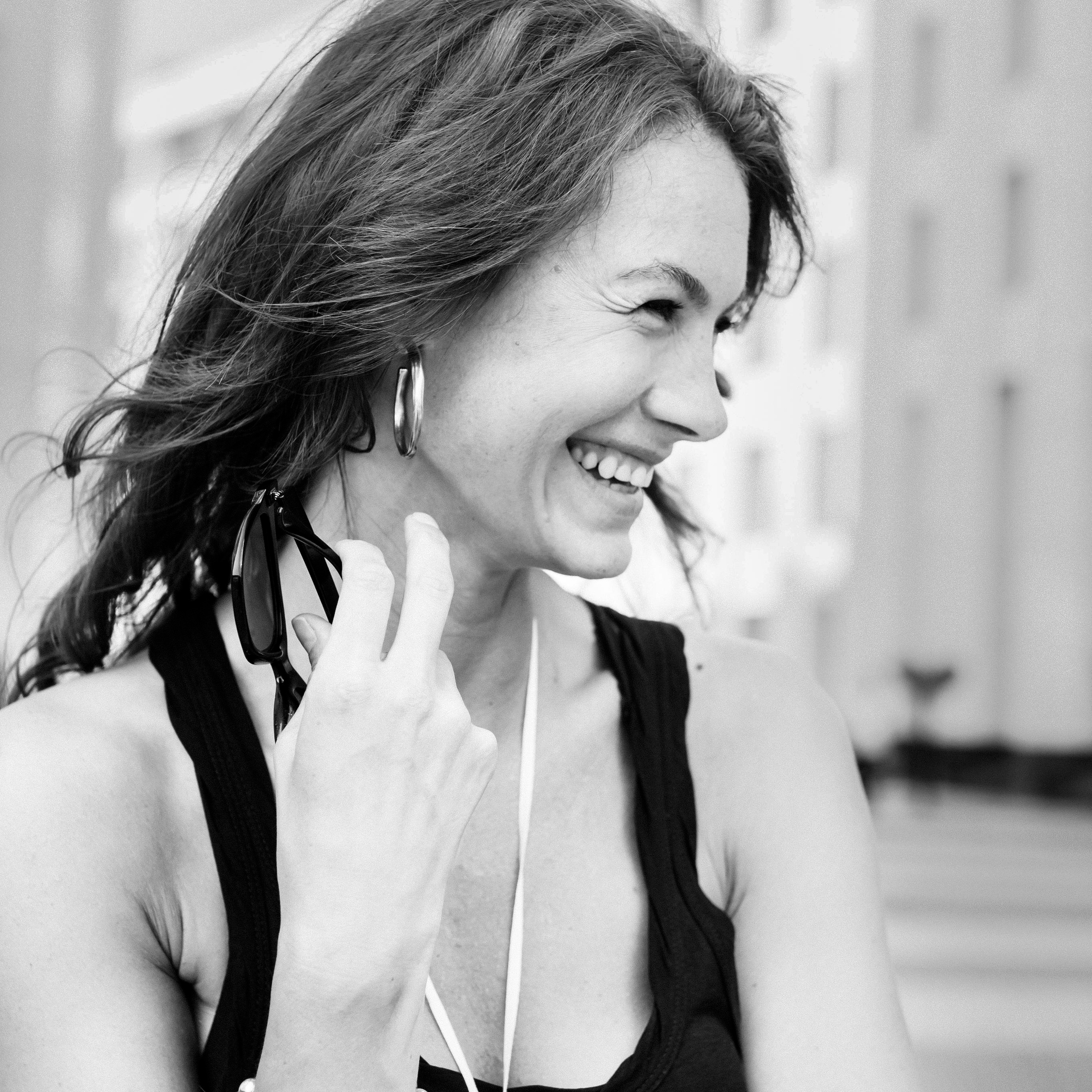 Анна. Жаркая прогулка по Москве. Несколько образов.