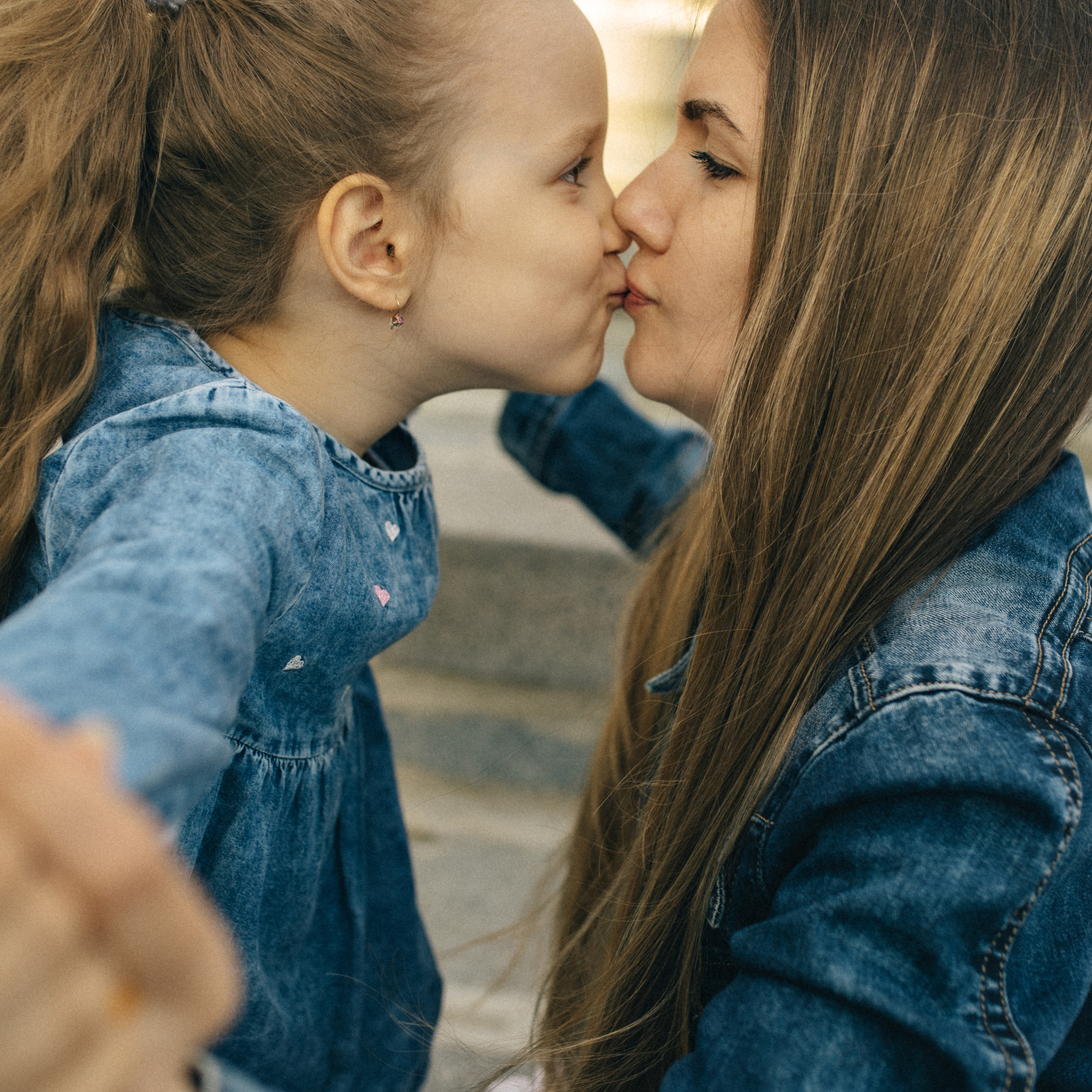 Регина и Кристина. Прогулка в парке им. Горького.