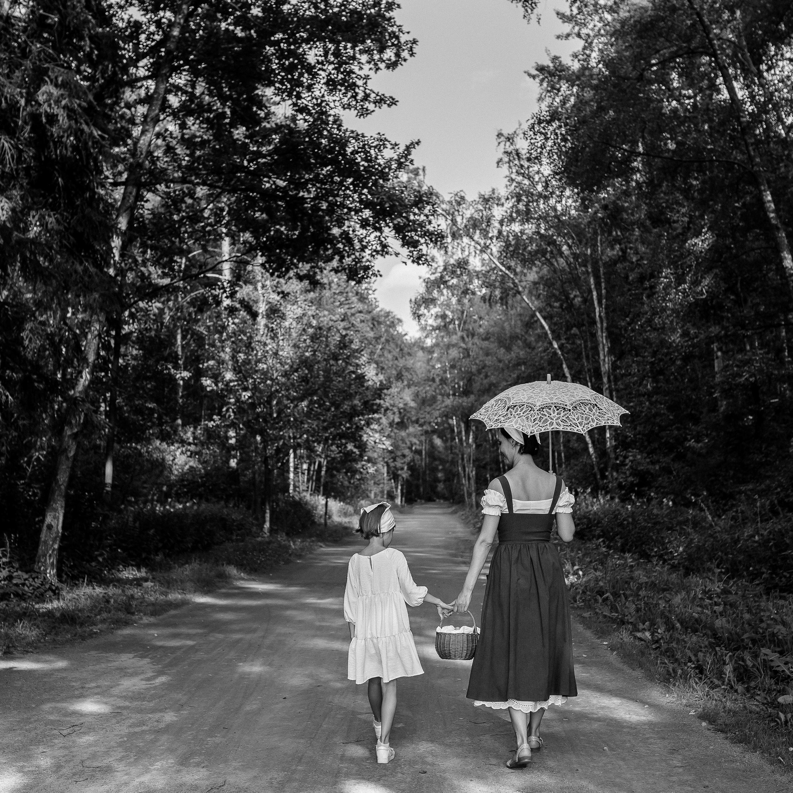 Надя и Алиса. Пикник. Лето.