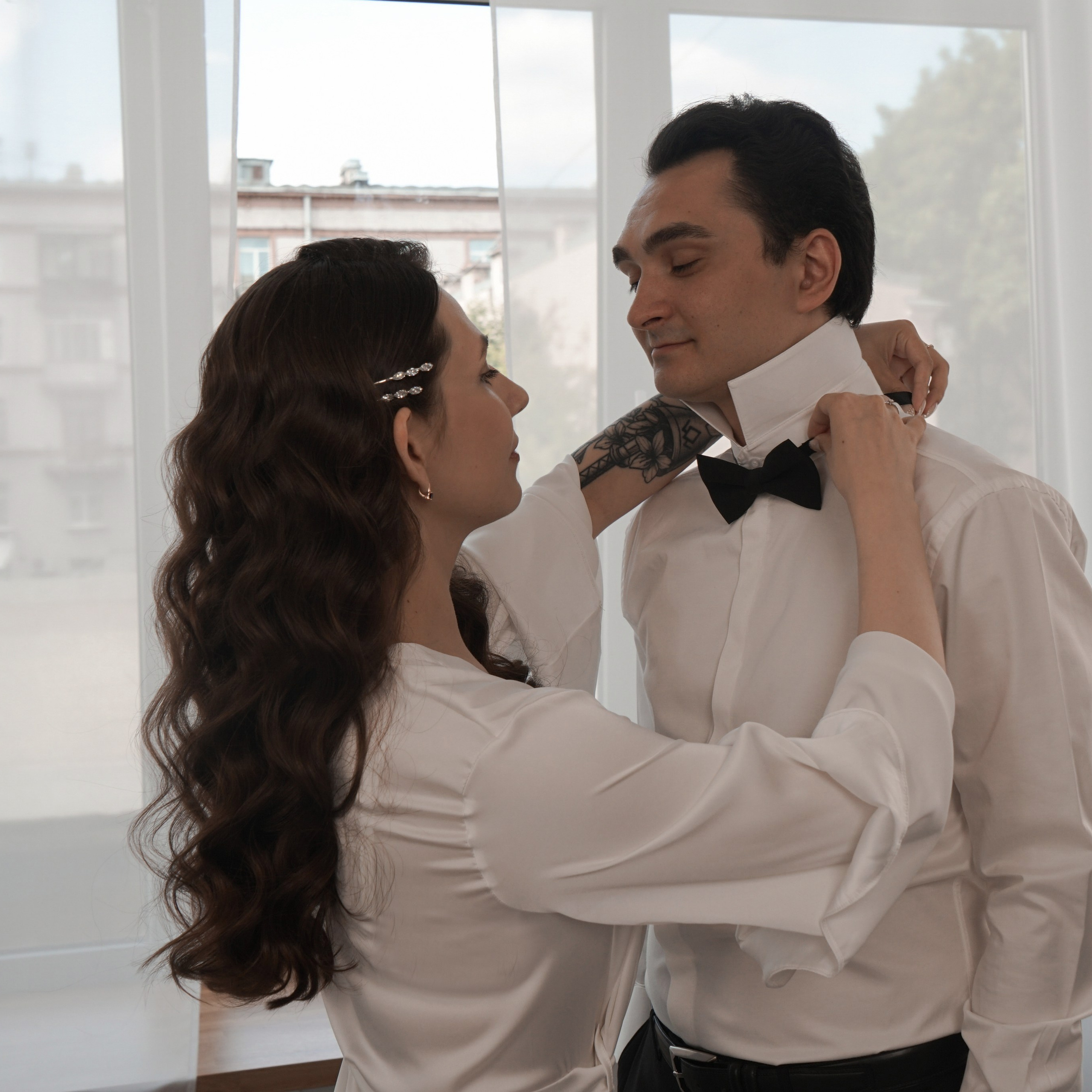 Классические утренние сборы жениха и невесты.