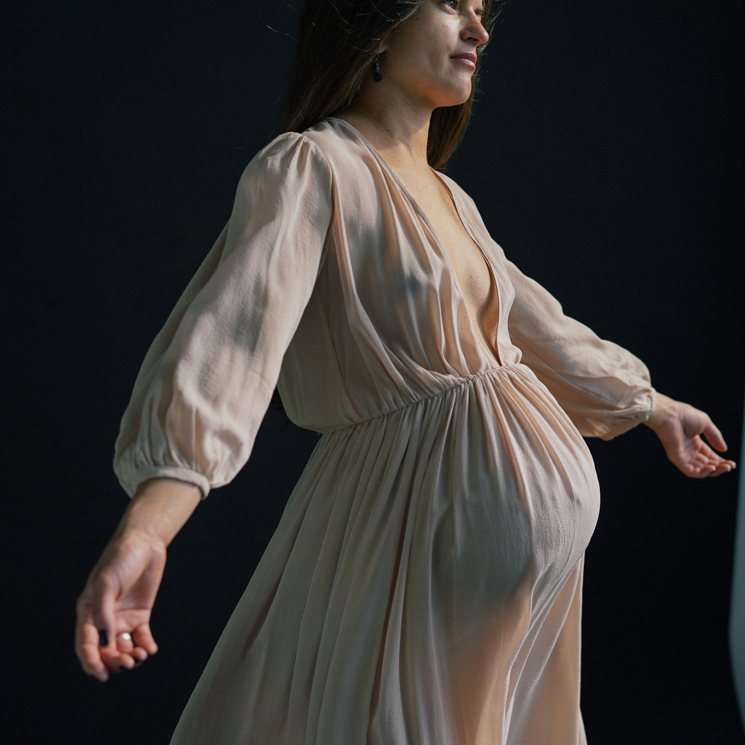 Lota in the sunny studio. Фотограф и видеограф Валерия Лисауске