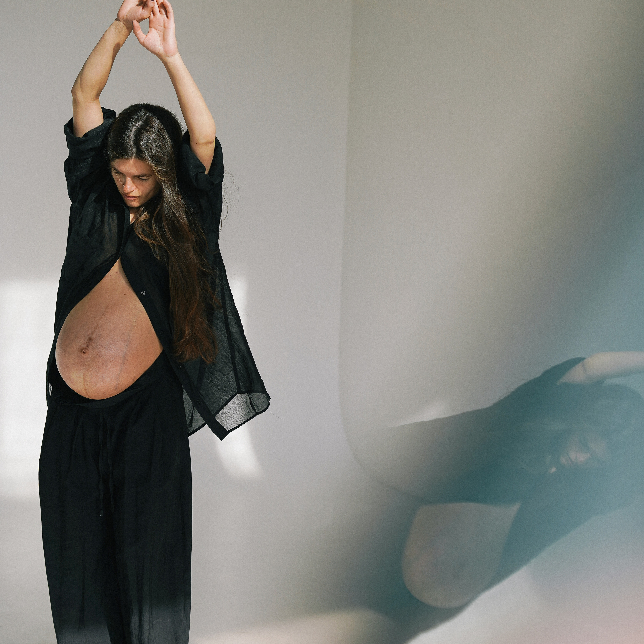 Lota in the sunny studio. Фотограф и видеограф Валерия Лисауске