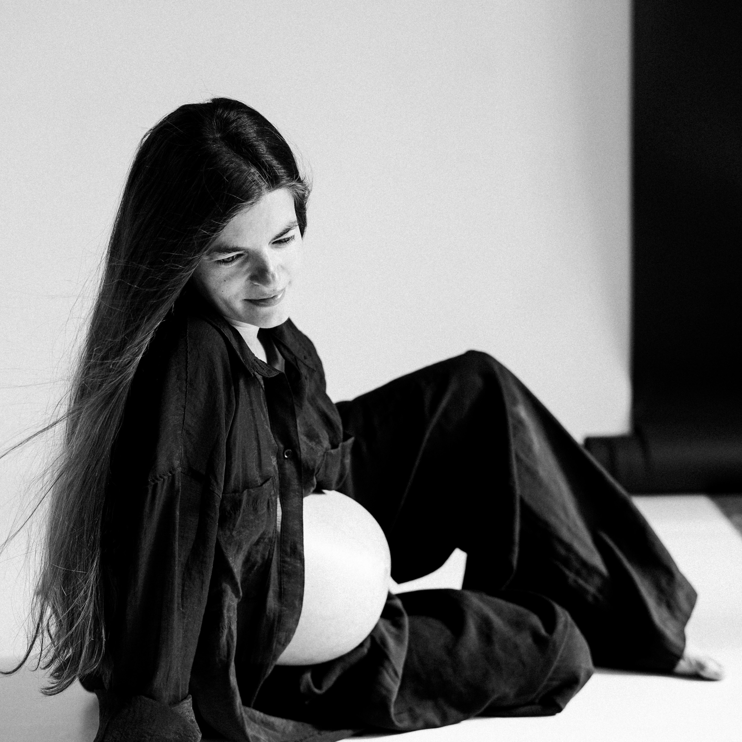 Lota in the sunny studio. Фотограф и видеограф Валерия Лисауске