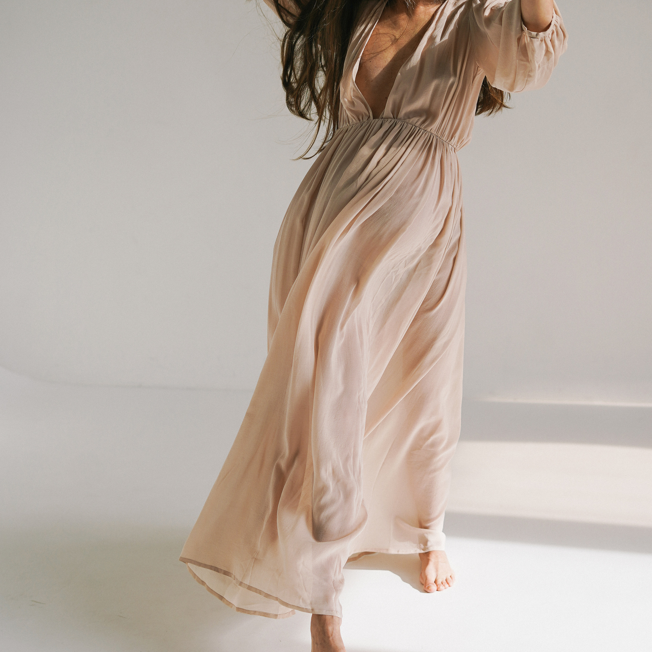 Lota in the sunny studio. Фотограф и видеограф Валерия Лисауске