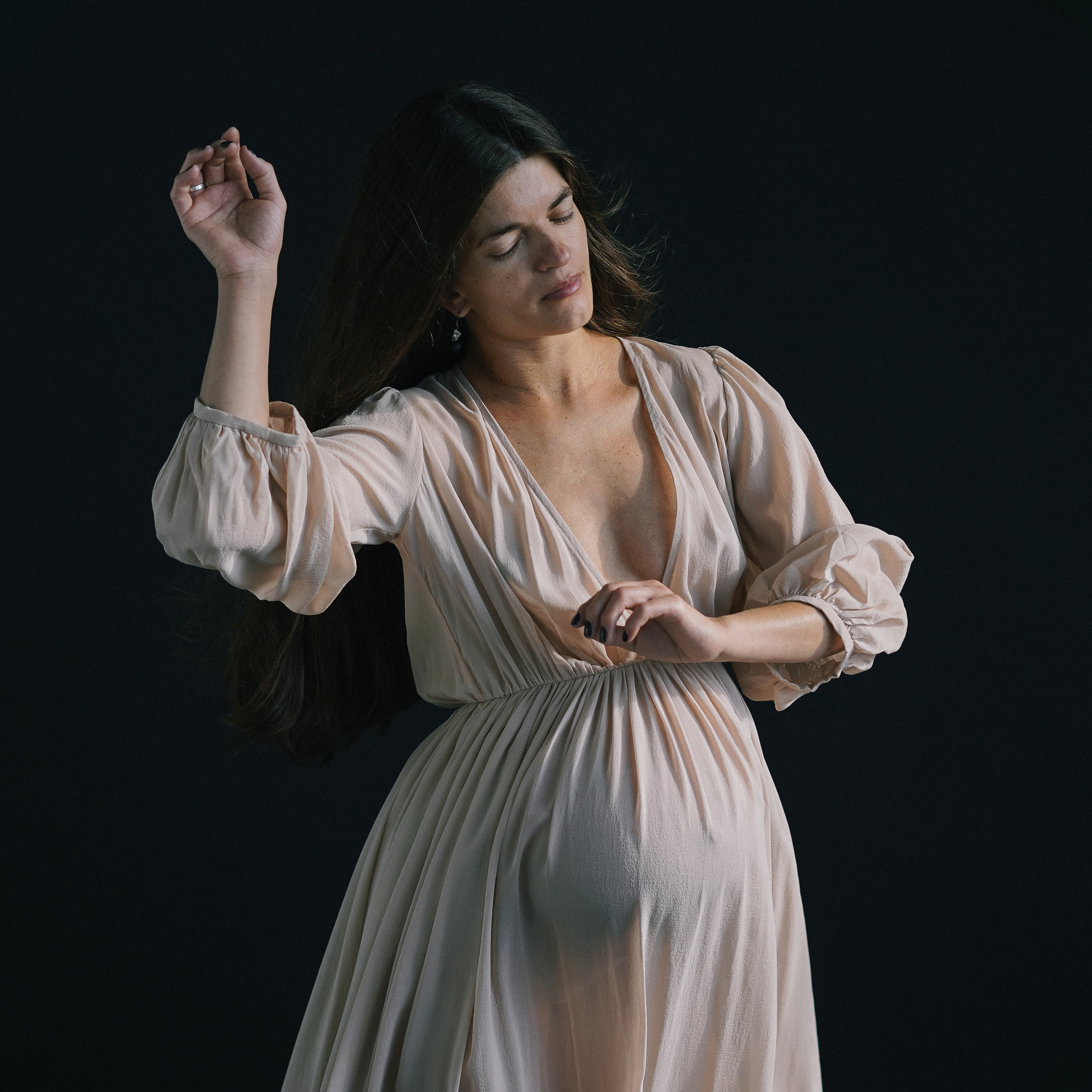 Lota in the sunny studio. Фотограф и видеограф Валерия Лисауске