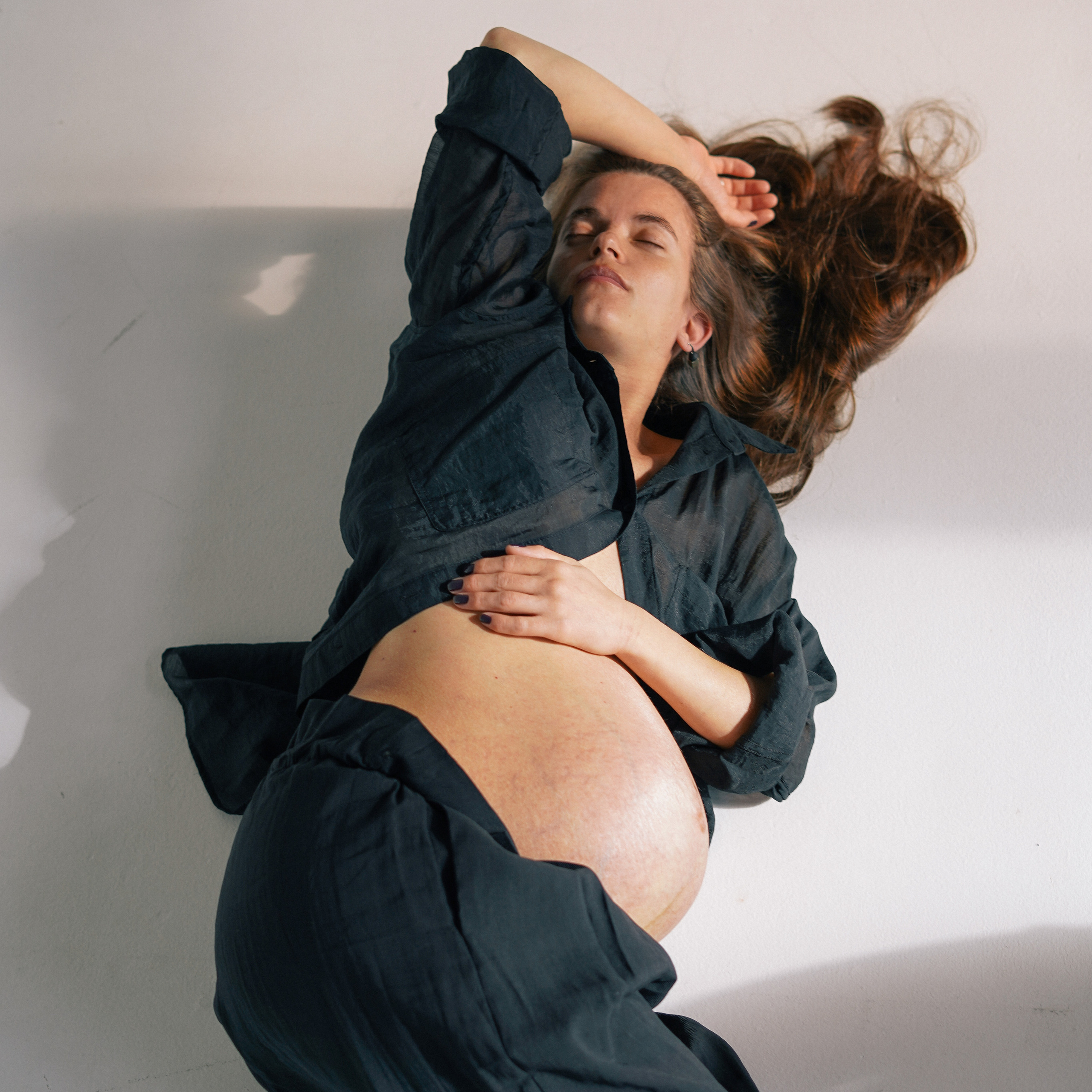 Lota in the sunny studio. Фотограф и видеограф Валерия Лисауске