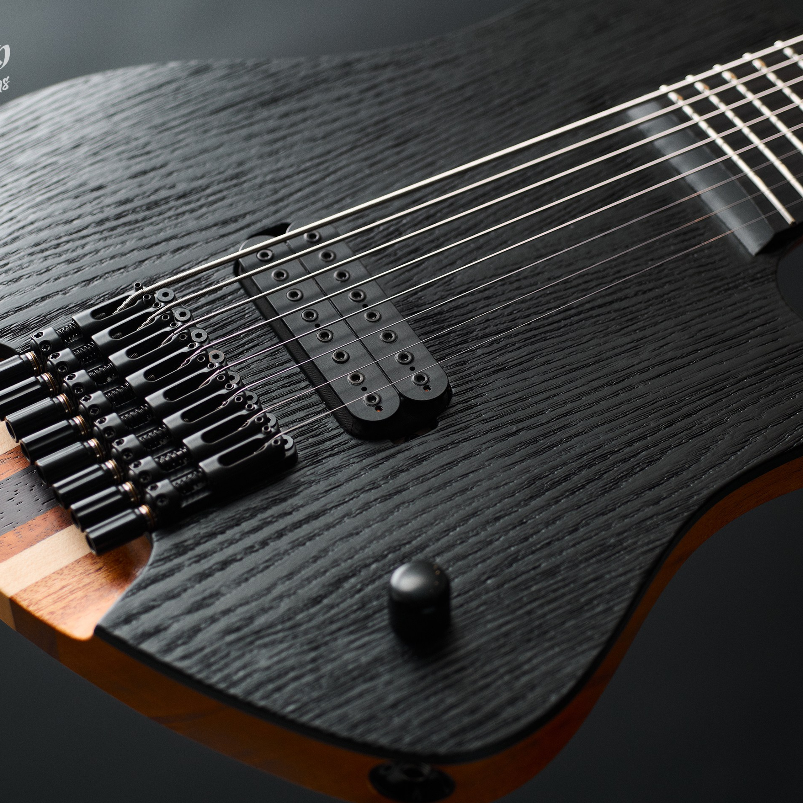 024 THREE AXES headless