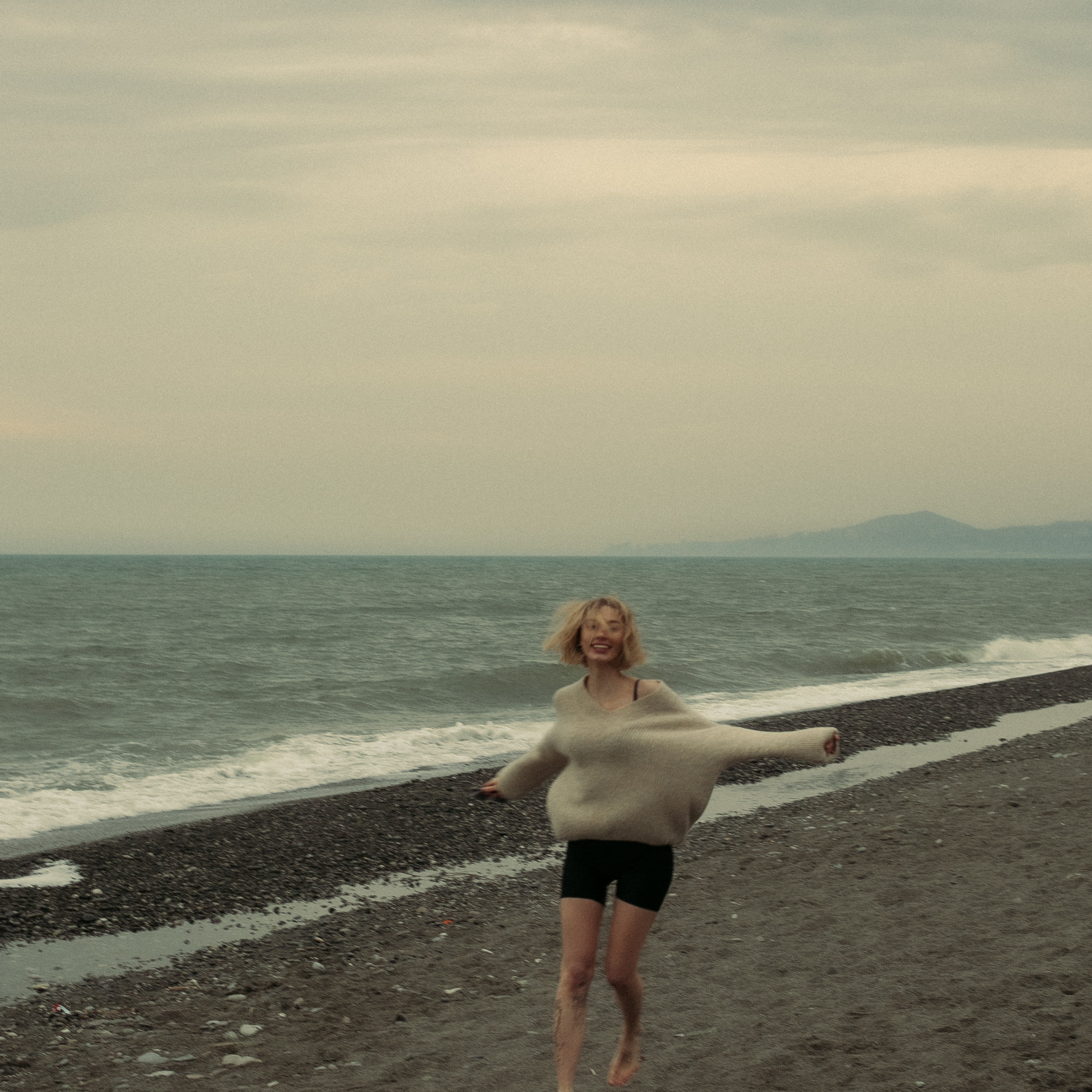 идеи для фотосессии на пляже в Сочи