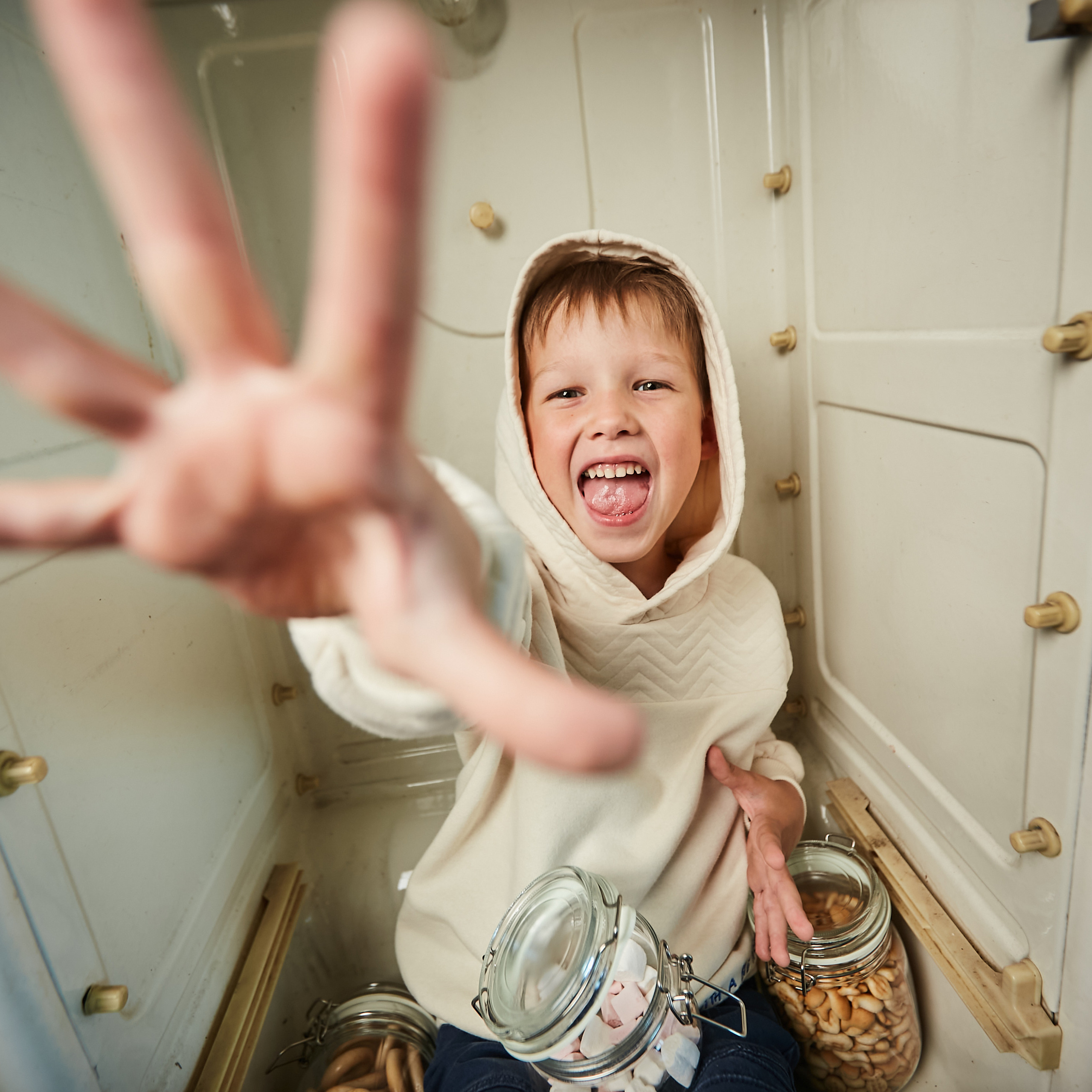 Володя, Юля и дети