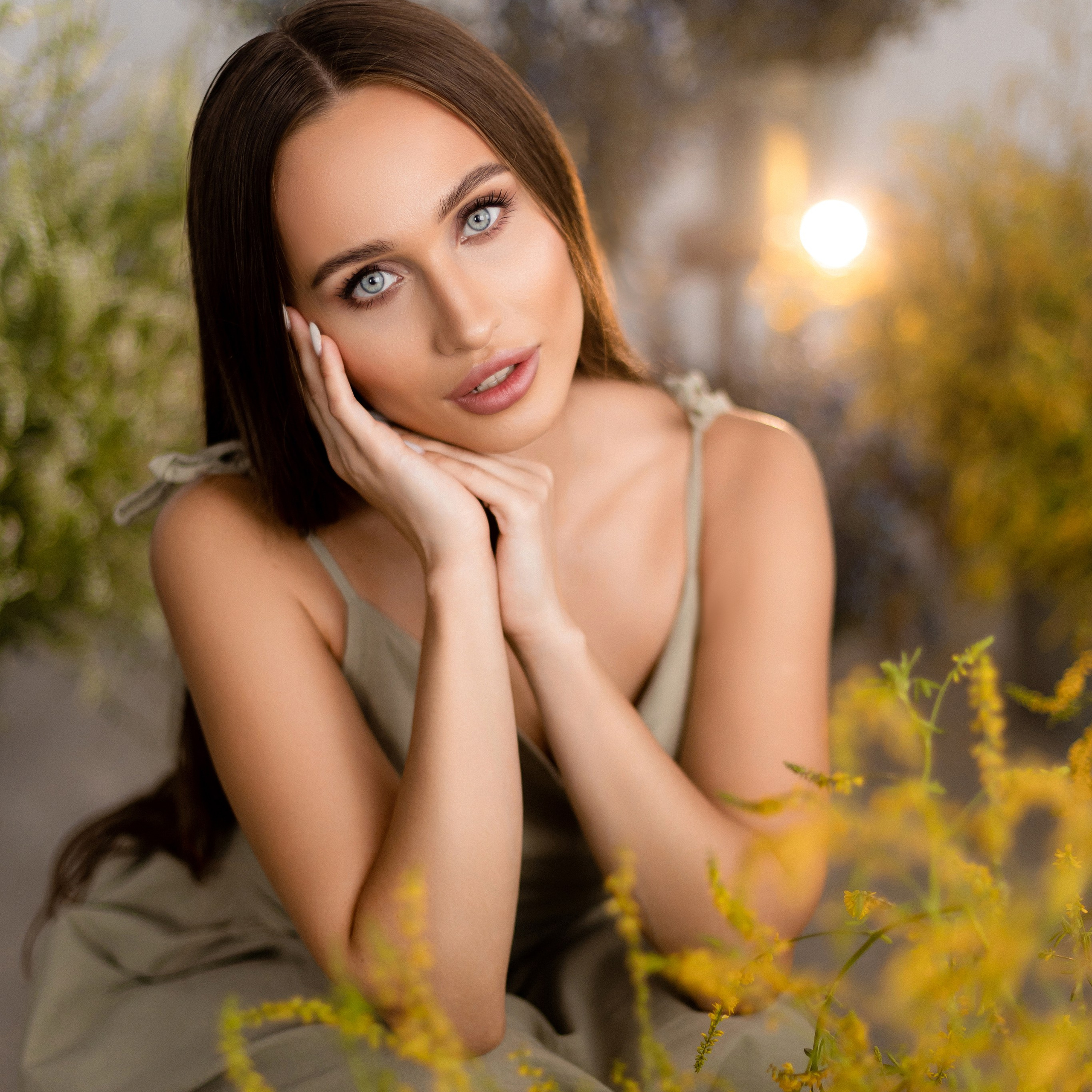 Анастасия, съёмка в полевых цветах