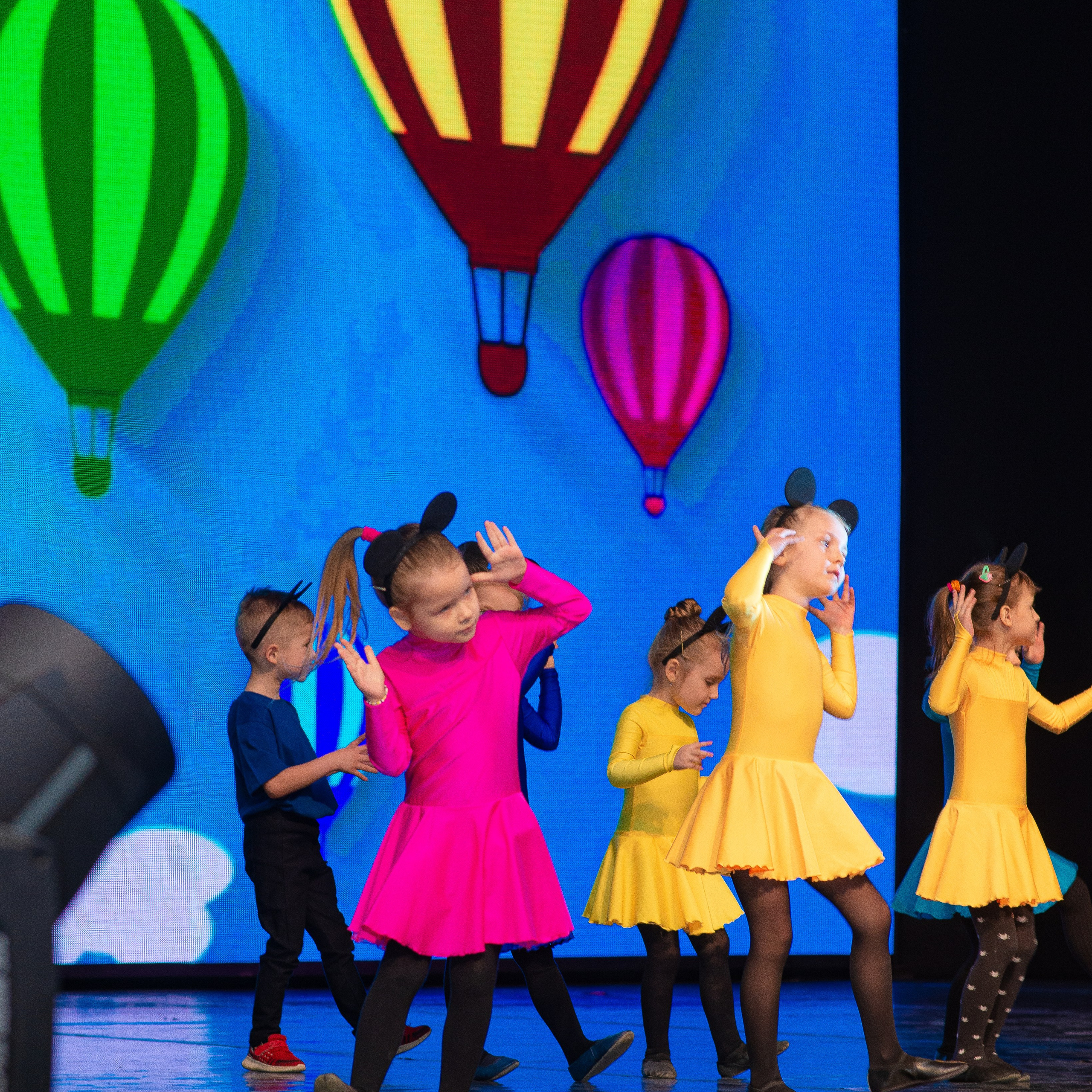 Выступление школы танцев Овация