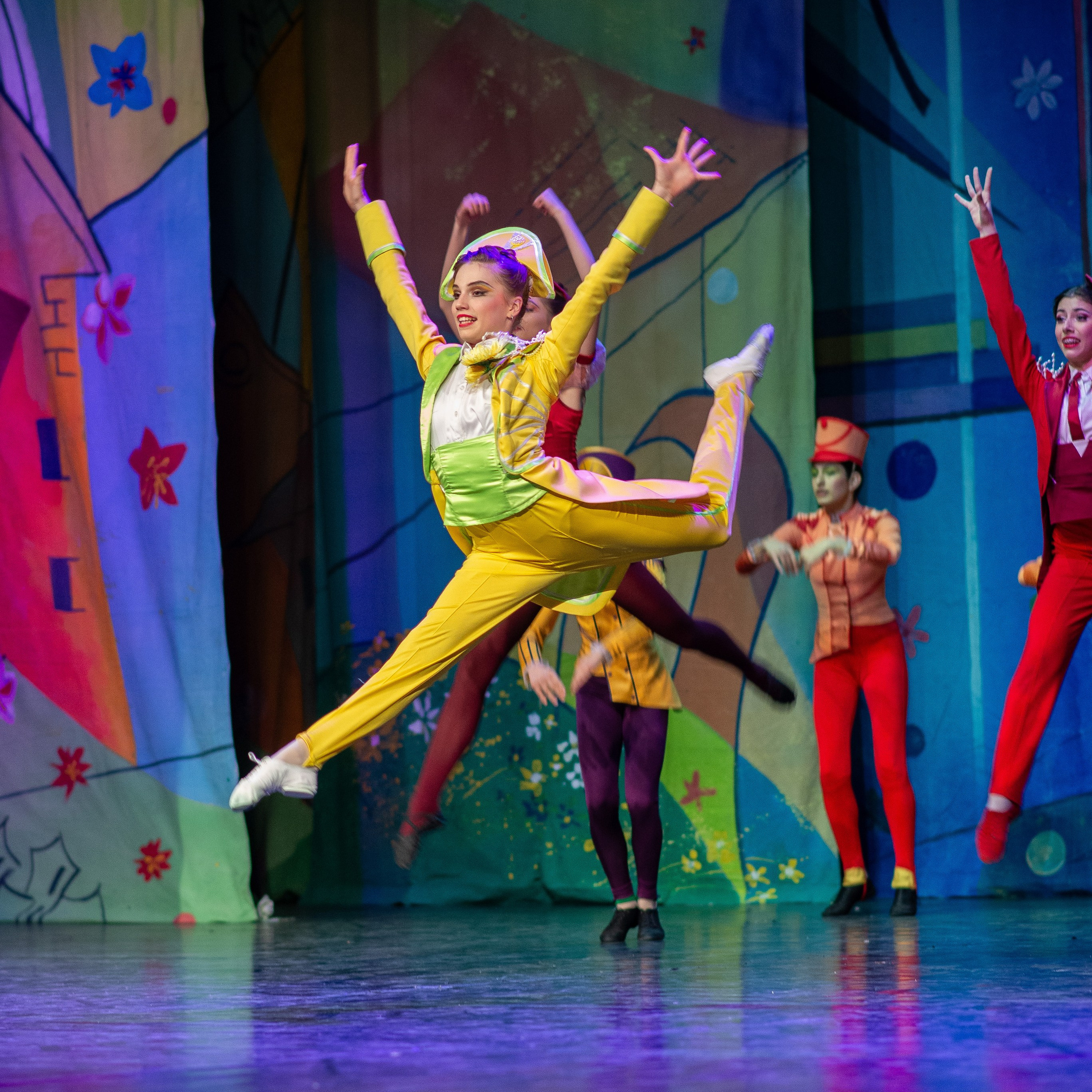 Выступление юных балерин