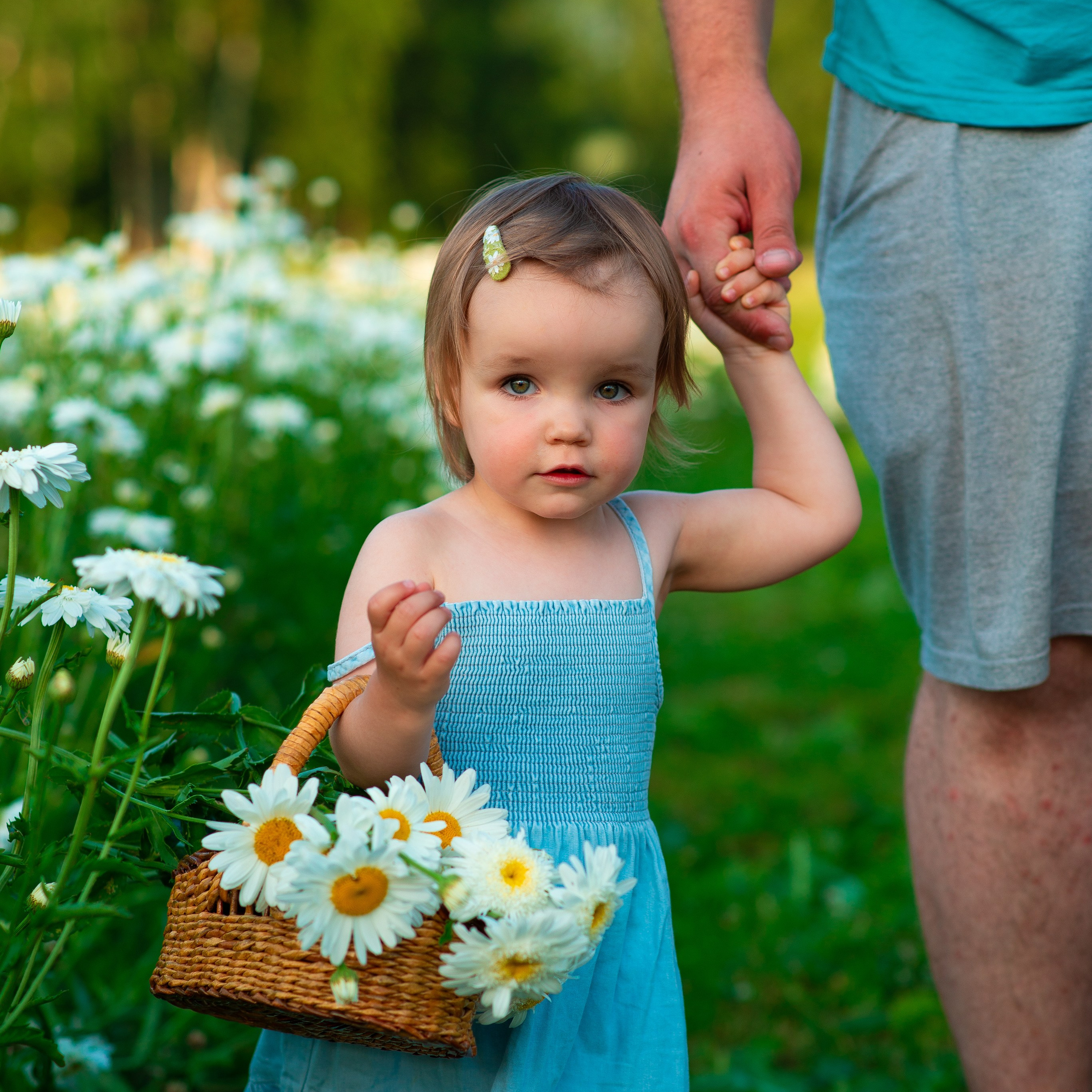 Вероника с семьей в ромашках