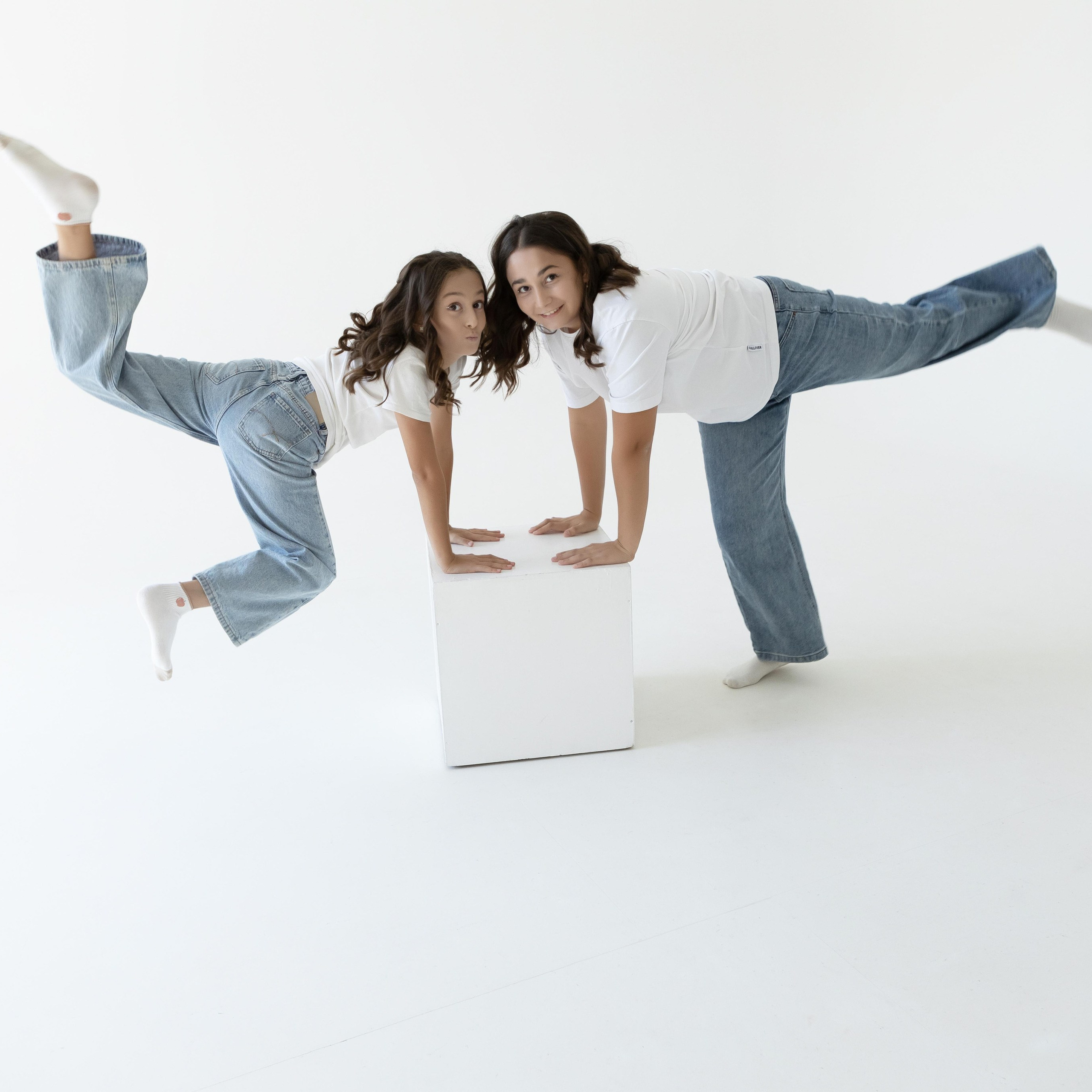 Сестры в студии