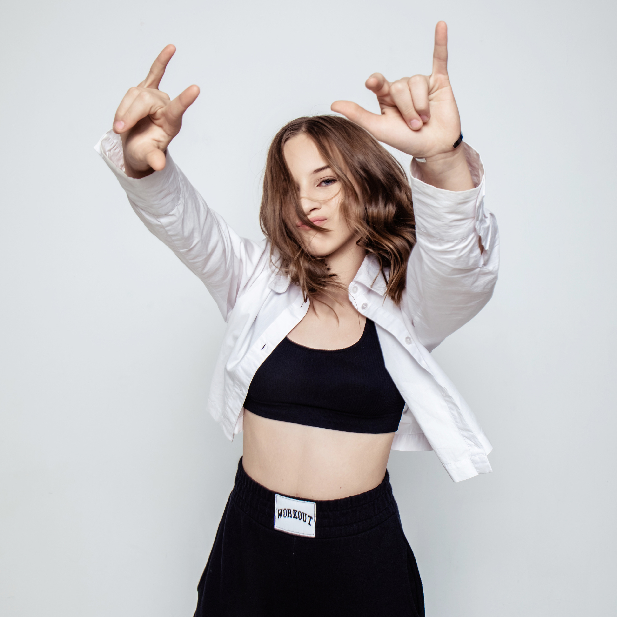 Porno jinsiy aloqa ogil va sonoya ona tomosha