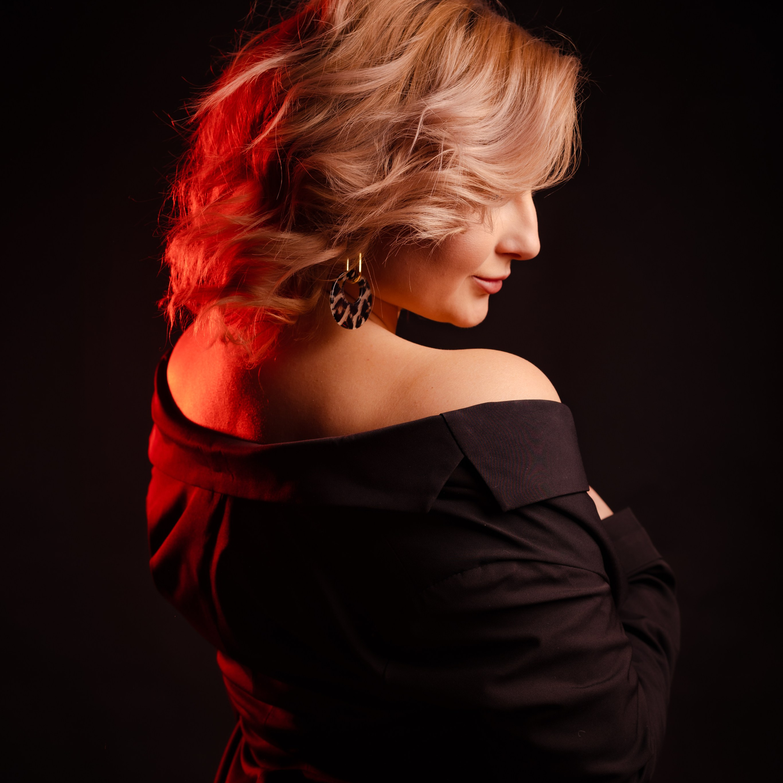 Сексапильный черный пиджак