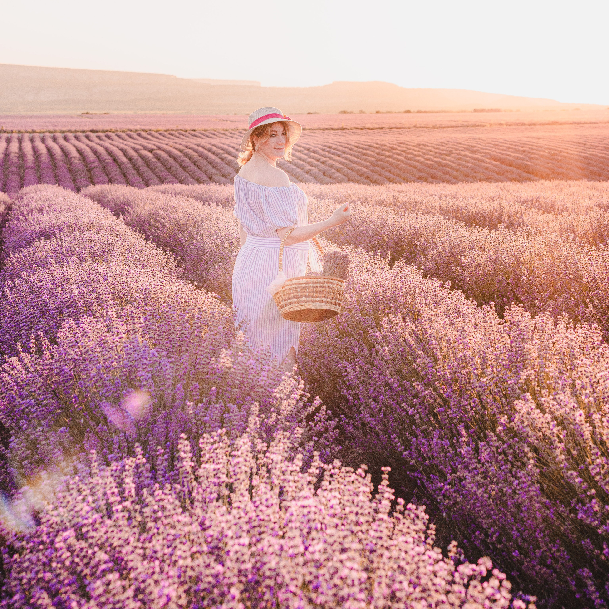 Поле лаванды на рассвете. Валерия Вдовина | атмосферные фото-путешествия по Крыму